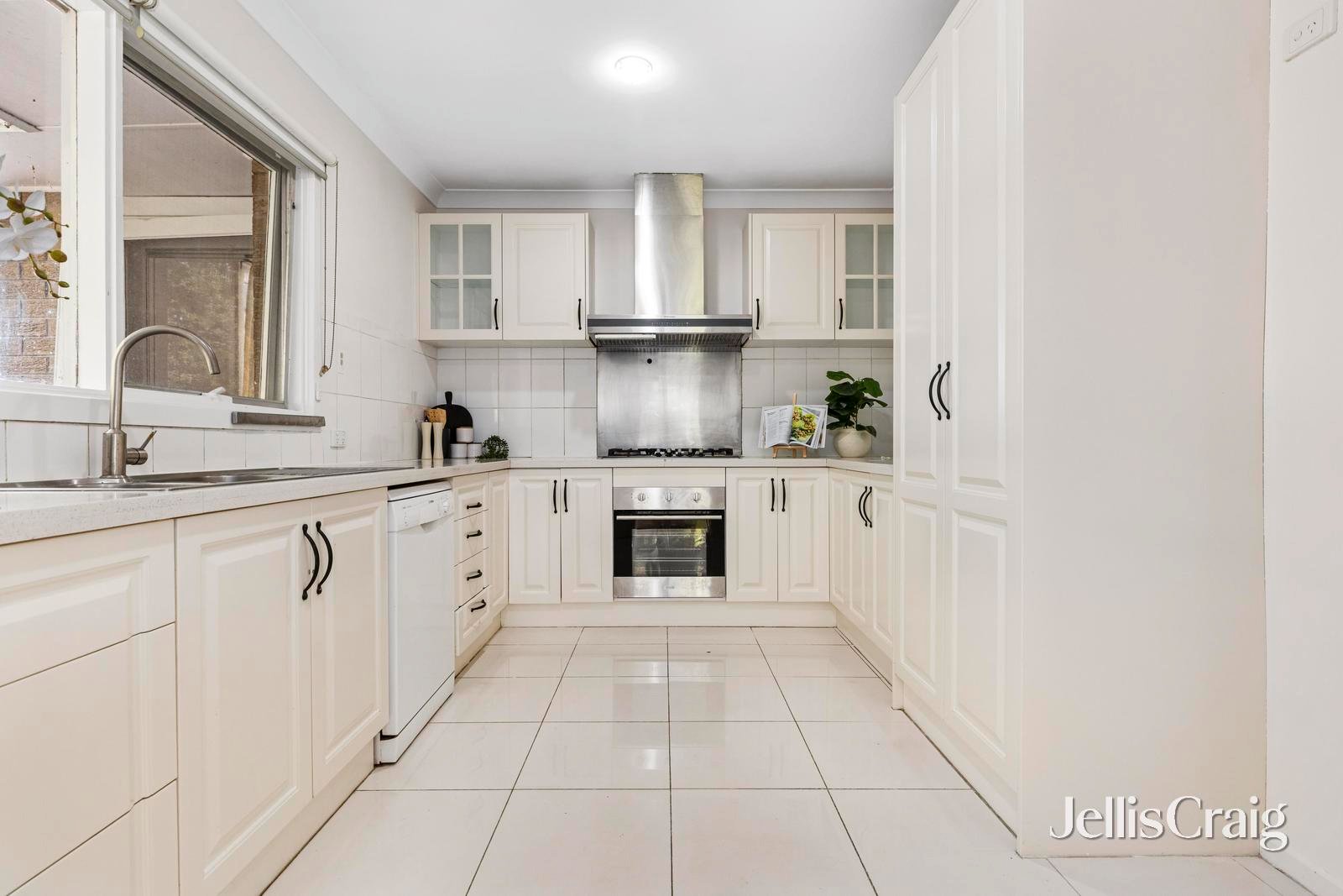 21 Canova Drive, Glen&nbsp;Waverley image 5