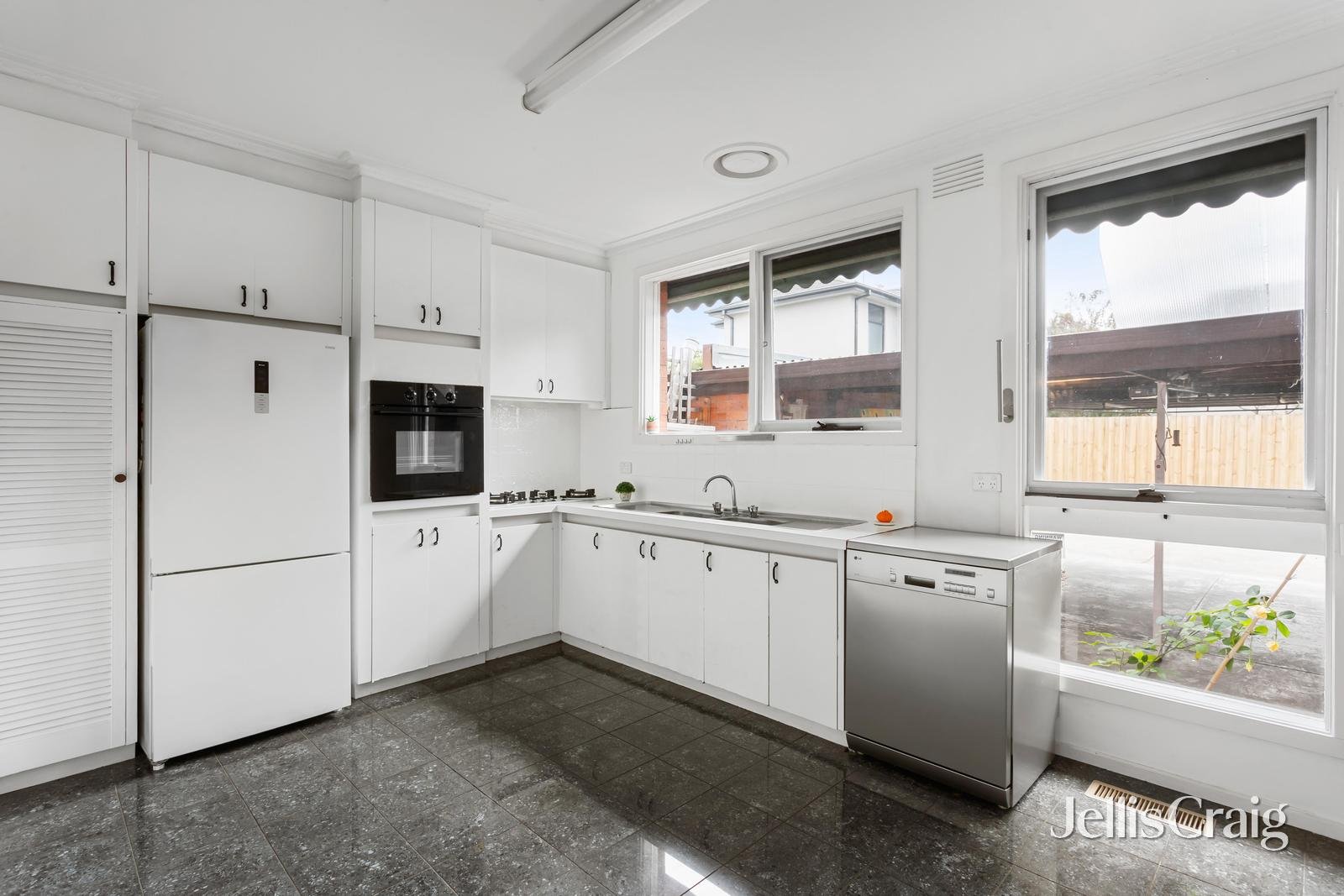 2/1 Carlton Street, Mckinnon image 3