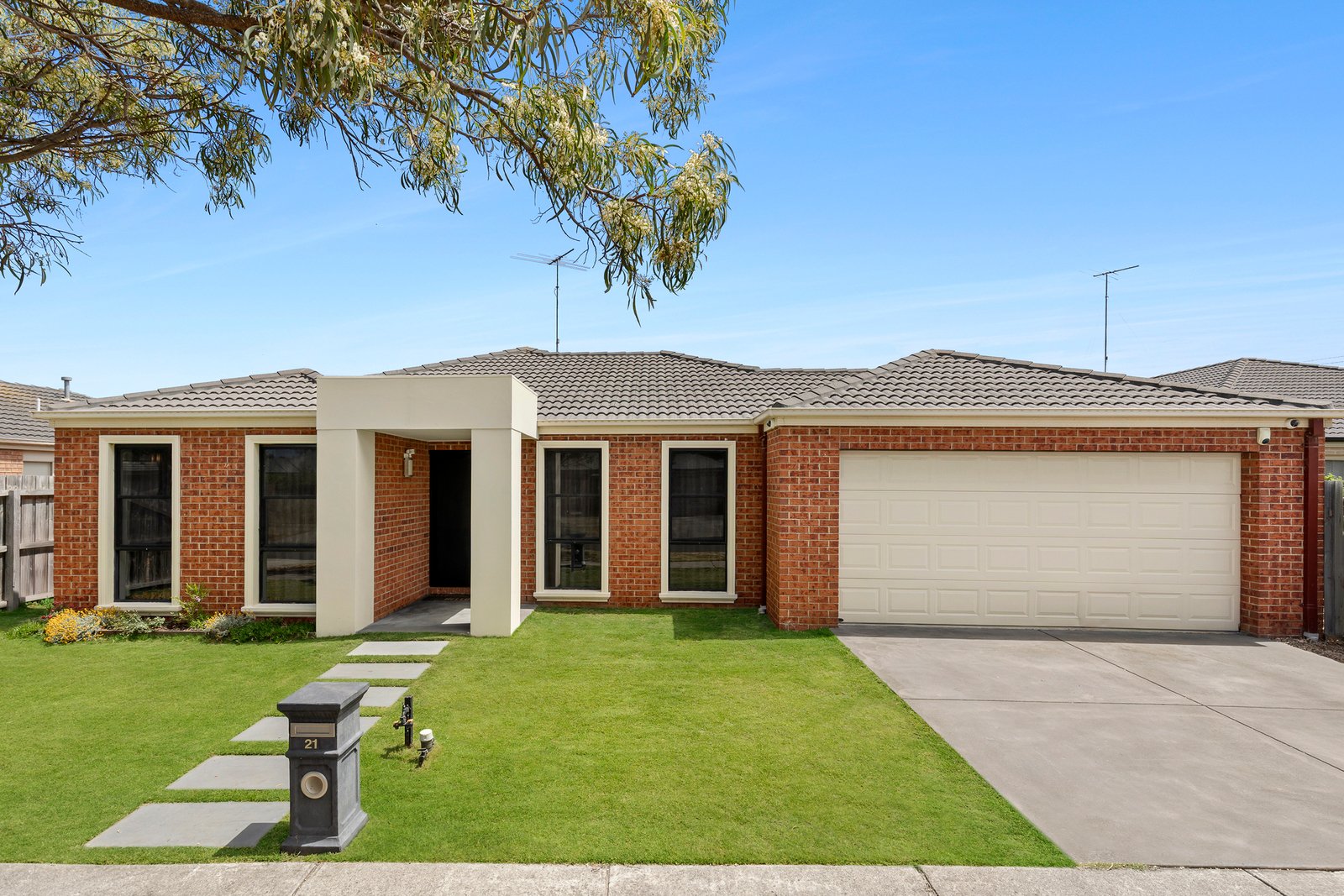 21 Carstairs Close,
                        
                    
                    
                        
                            Grovedale