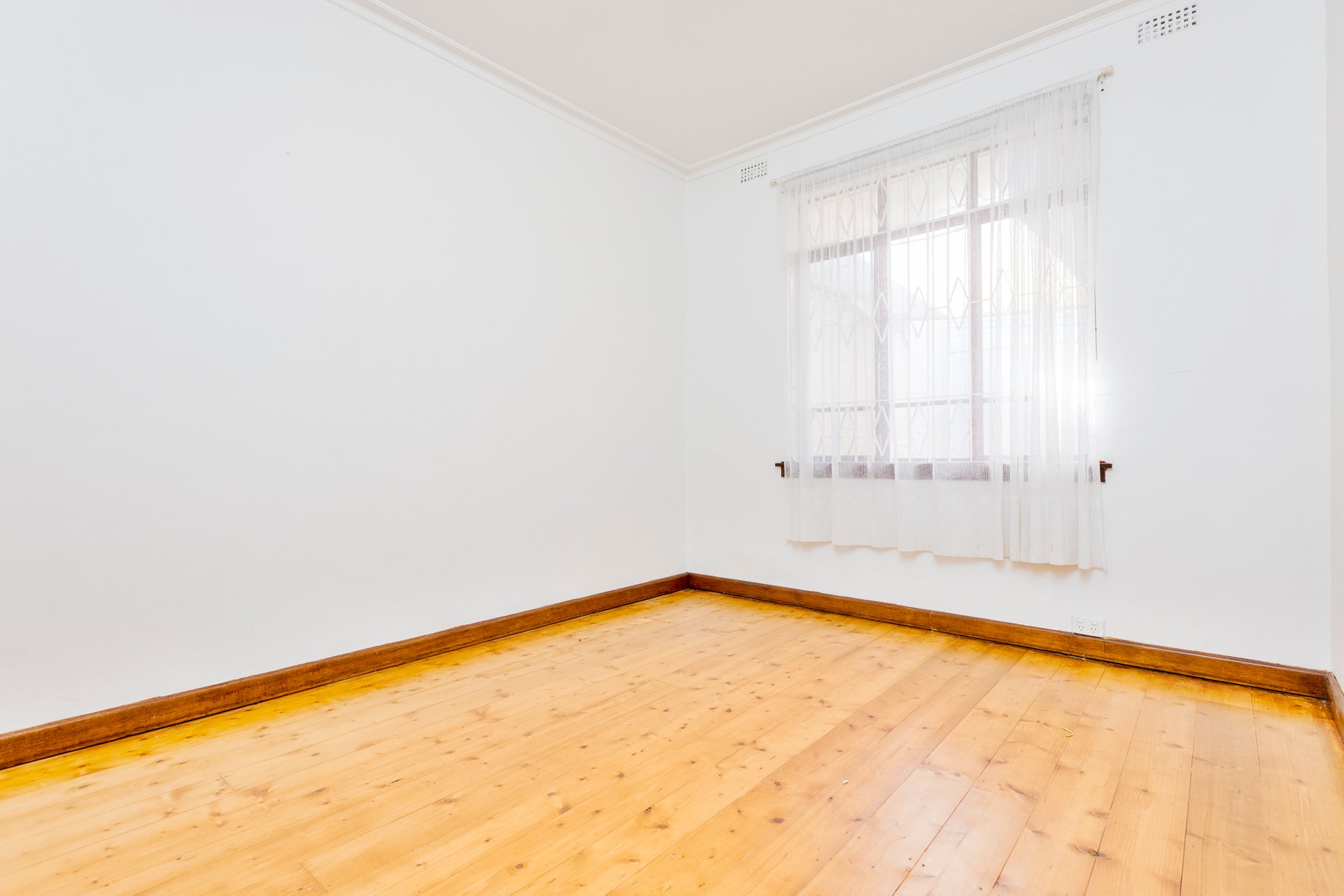 21 Churchill Avenue, Ascot Vale image 3