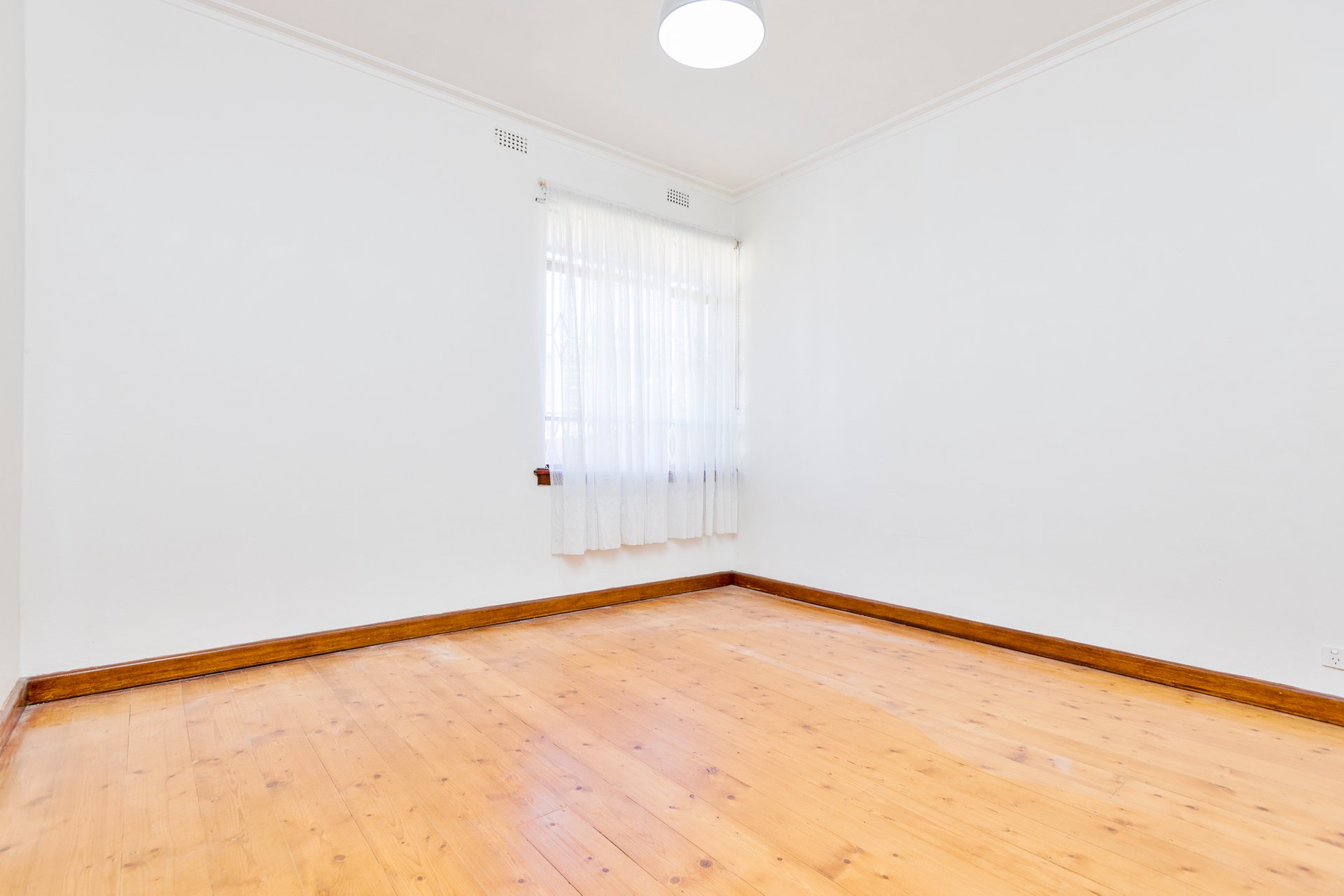 21 Churchill Avenue, Ascot Vale image 4