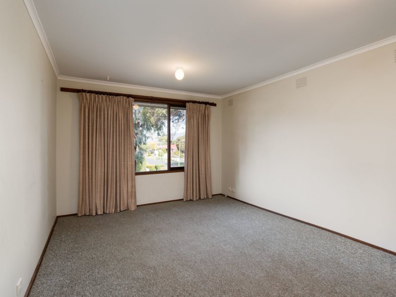 21 Churchill Drive, Mooroolbark image 3