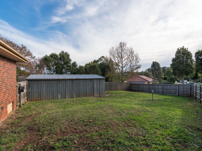 21 Churchill Drive, Mooroolbark image 10