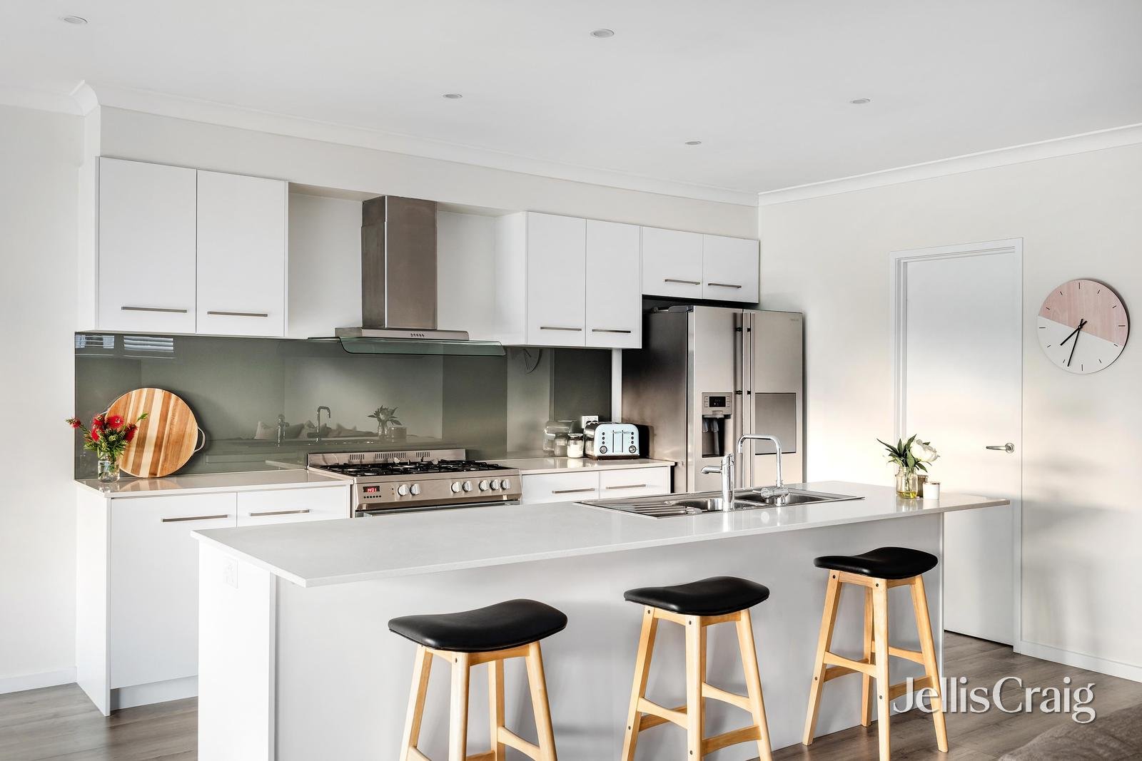 21 Clarendon Views, Doreen image 3