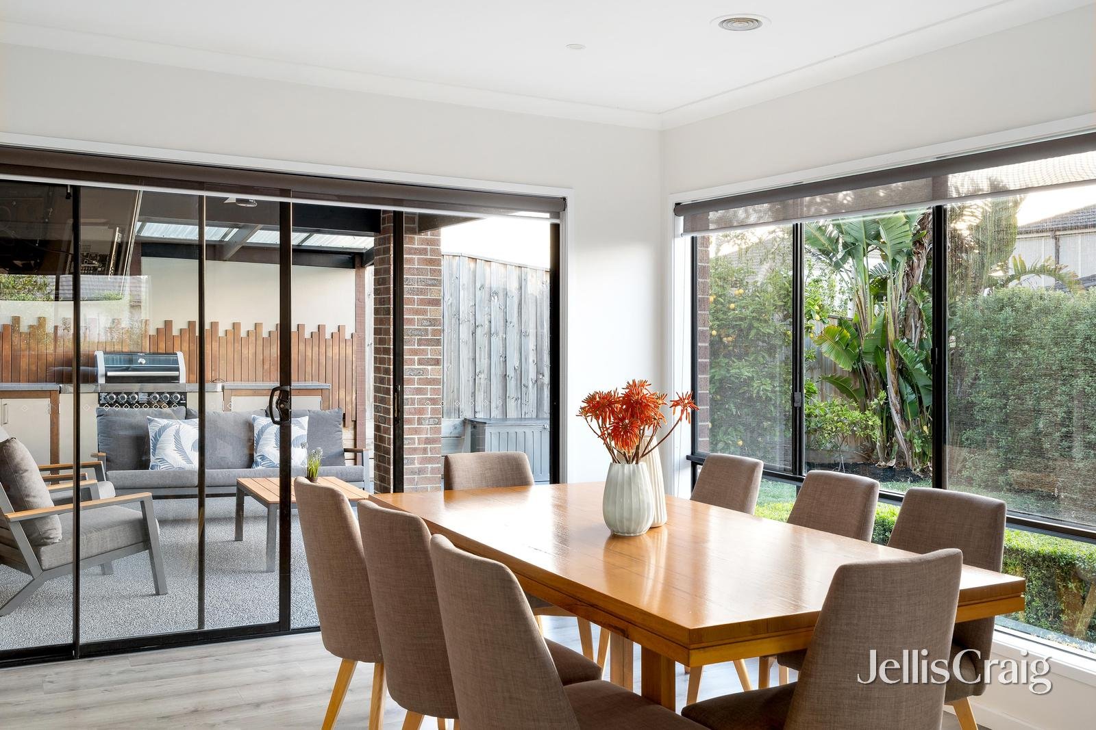 21 Clarendon Views, Doreen image 5