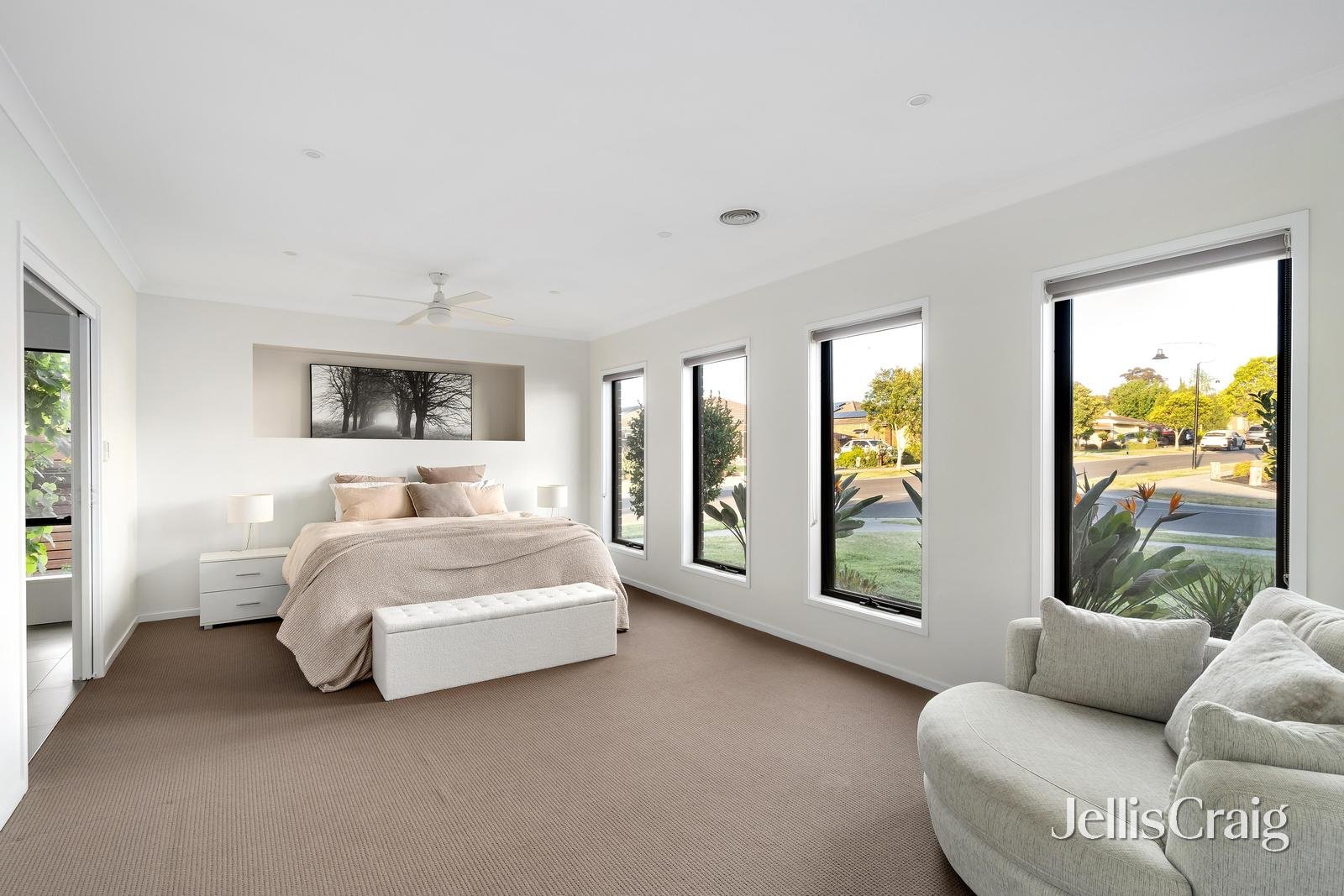 21 Clarendon Views, Doreen image 7