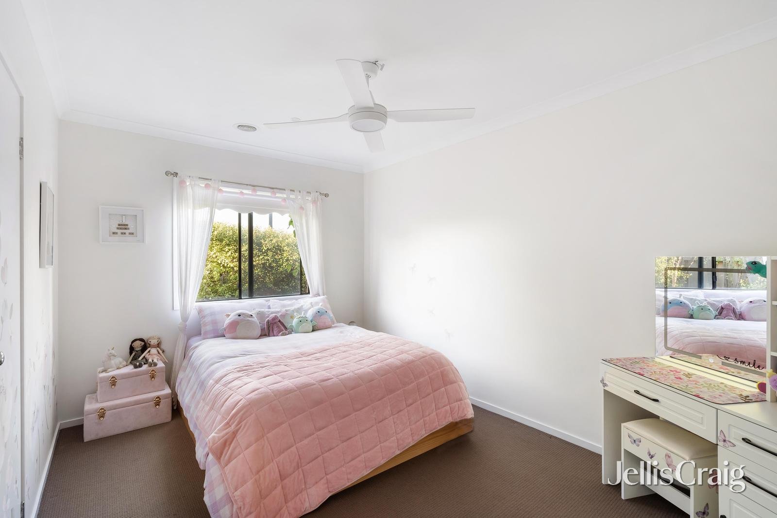 21 Clarendon Views, Doreen image 9