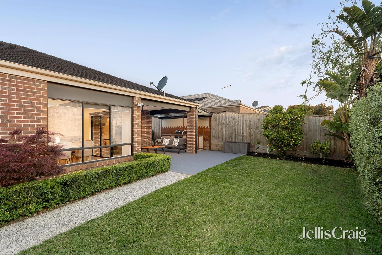 21 Clarendon Views, Doreen image 13