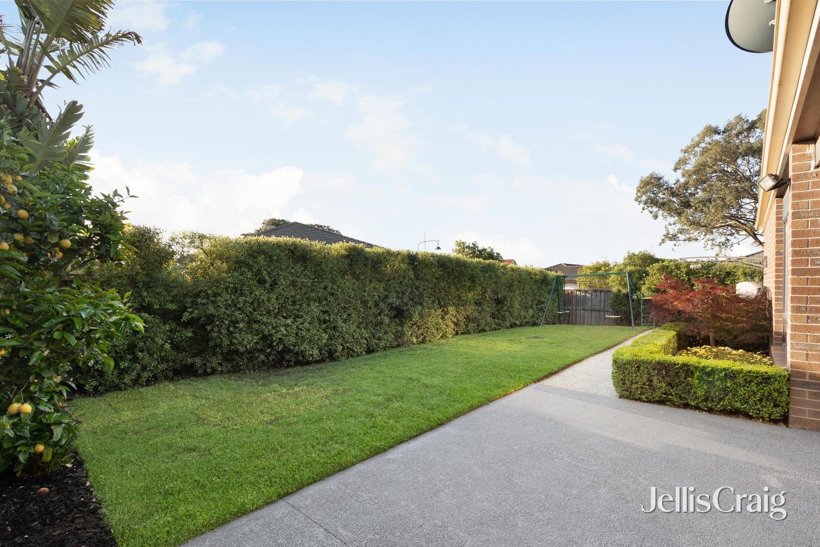 21 Clarendon Views, Doreen image 15