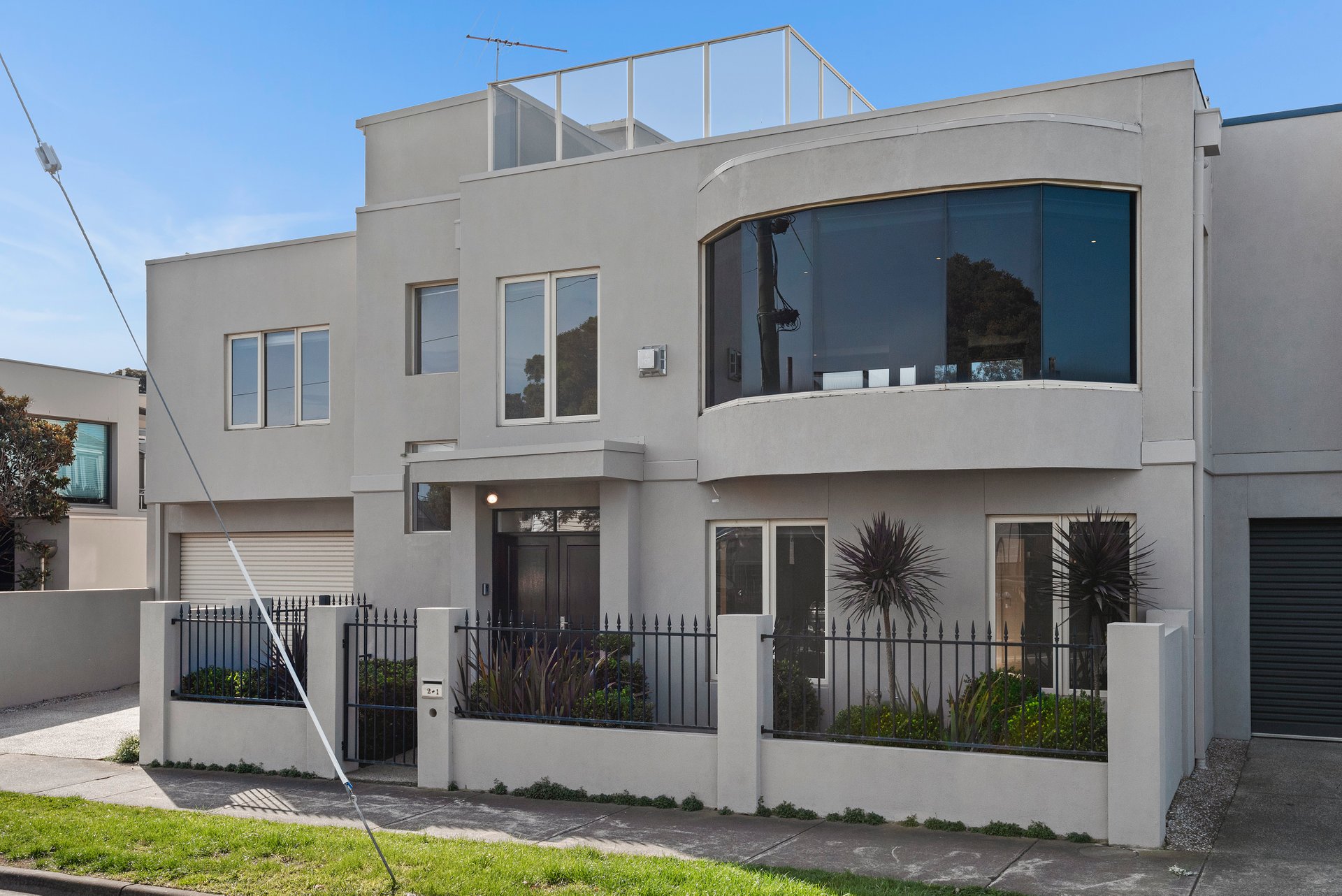 2/1 Cliff Street, Rippleside image 1