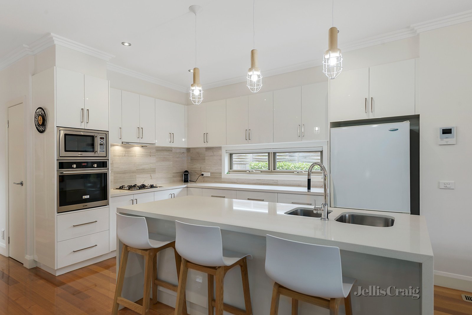 21 Colchester Drive, Doncaster East image 6
