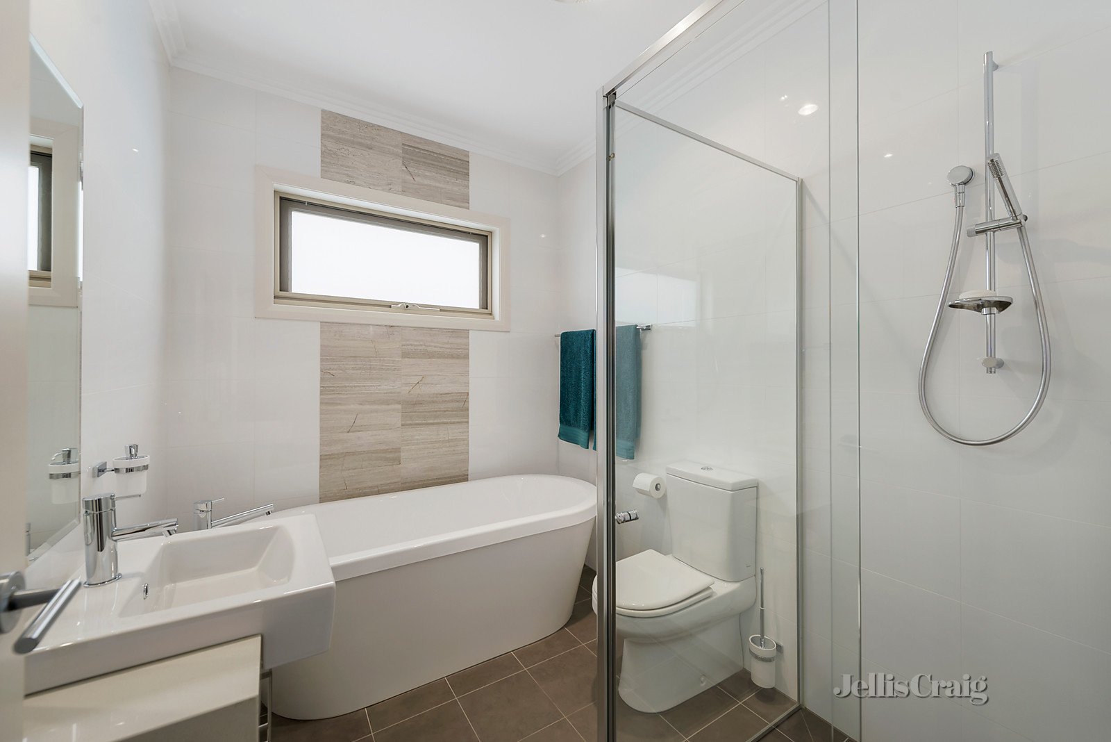 21 Colchester Drive, Doncaster East image 8