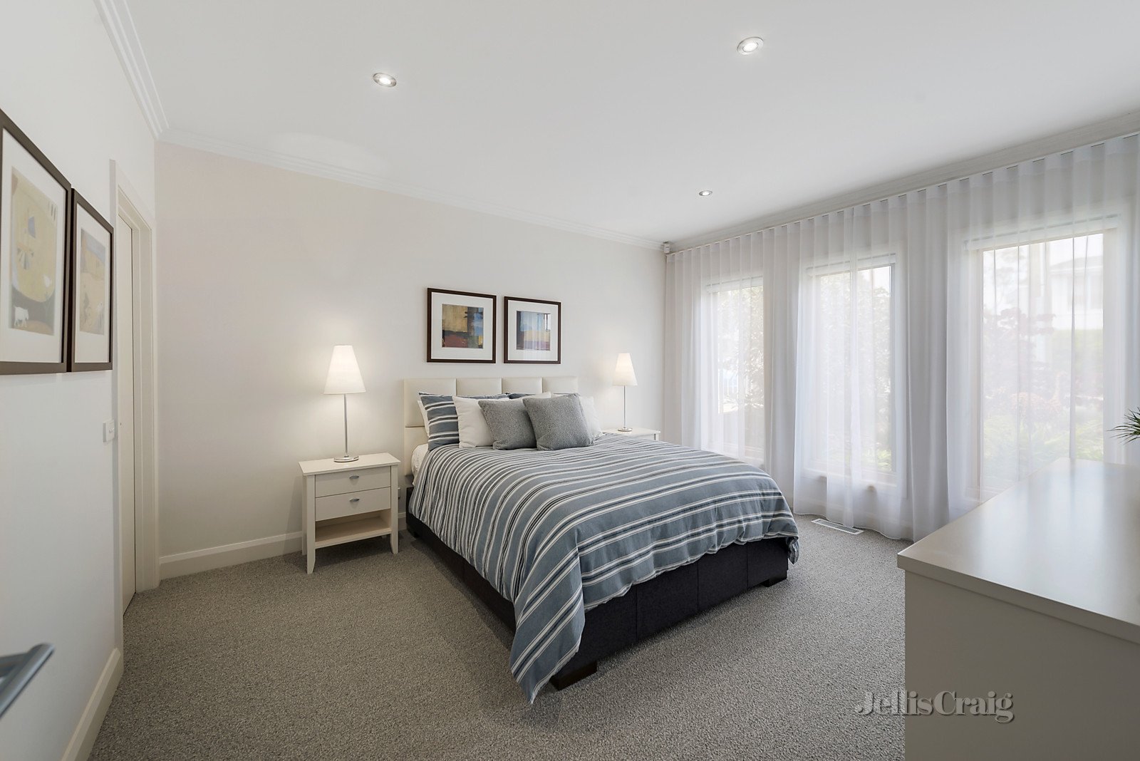 21 Colchester Drive, Doncaster East image 9