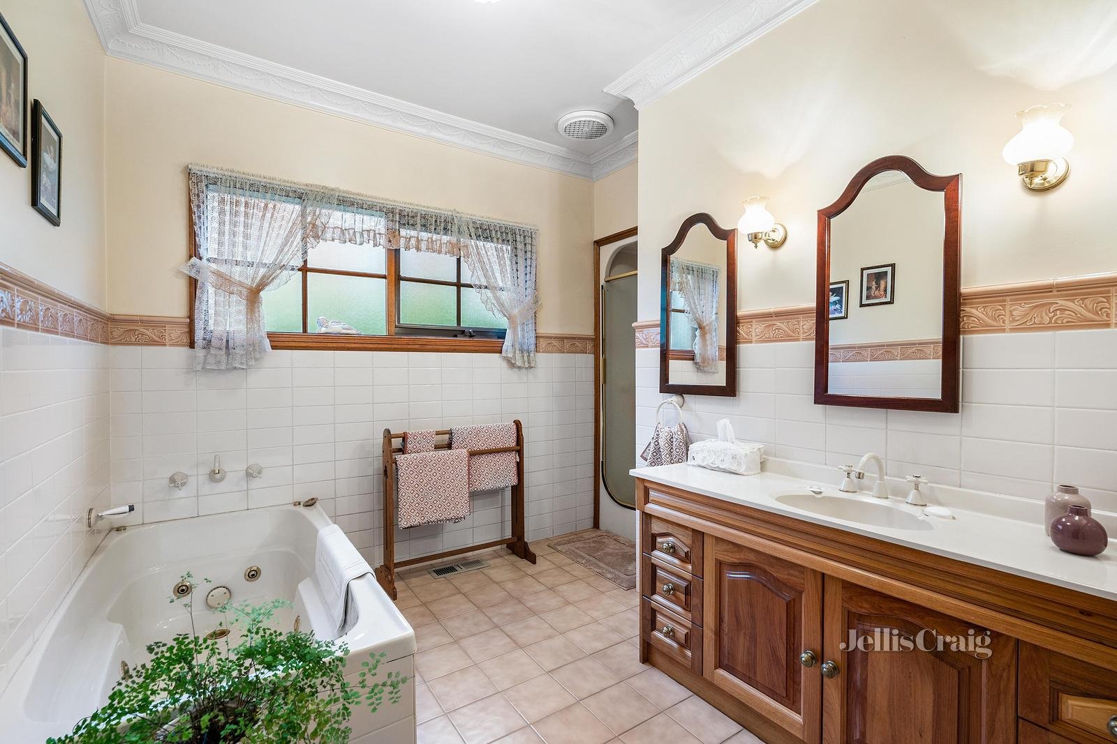 21 Compton Street, Glen Waverley image 7