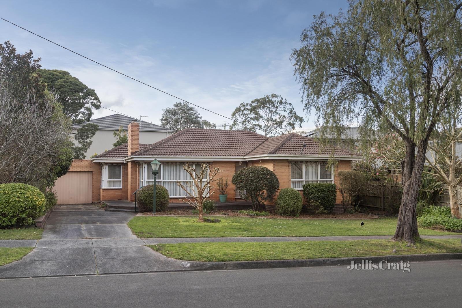 21 Coomleigh Avenue, Glen Waverley image 2