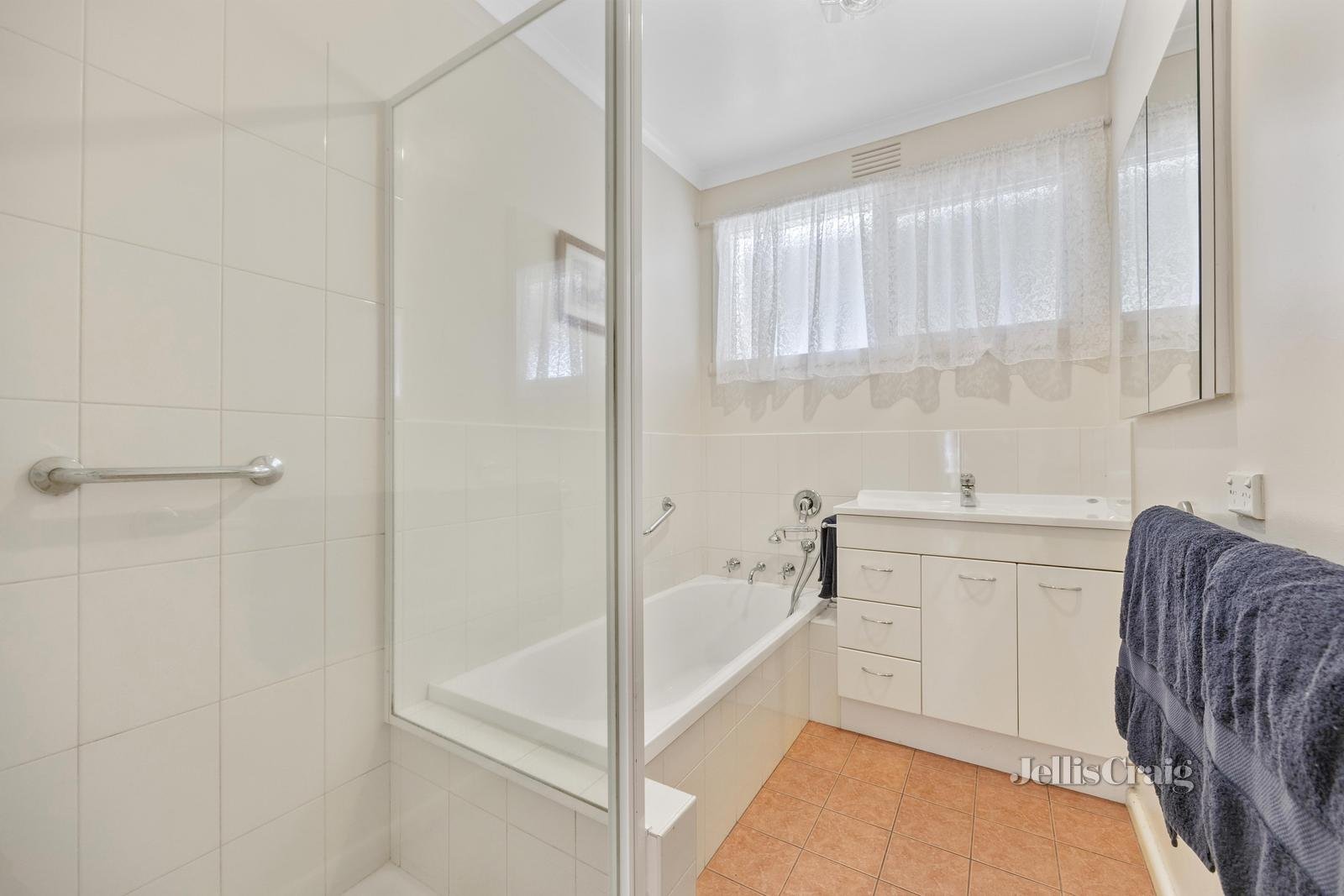 21 Coomleigh Avenue, Glen Waverley image 8