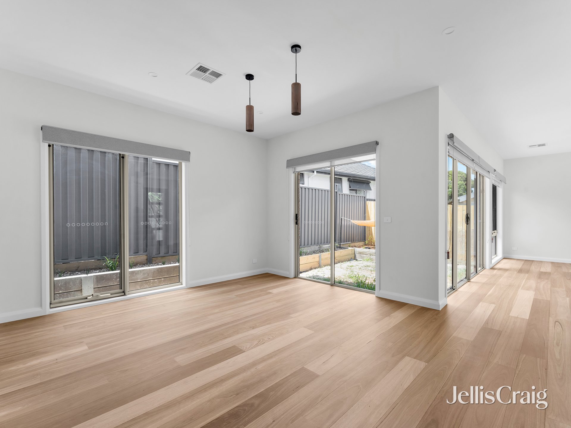 2/1 Cora Court, Mount&nbsp;Waverley image 3