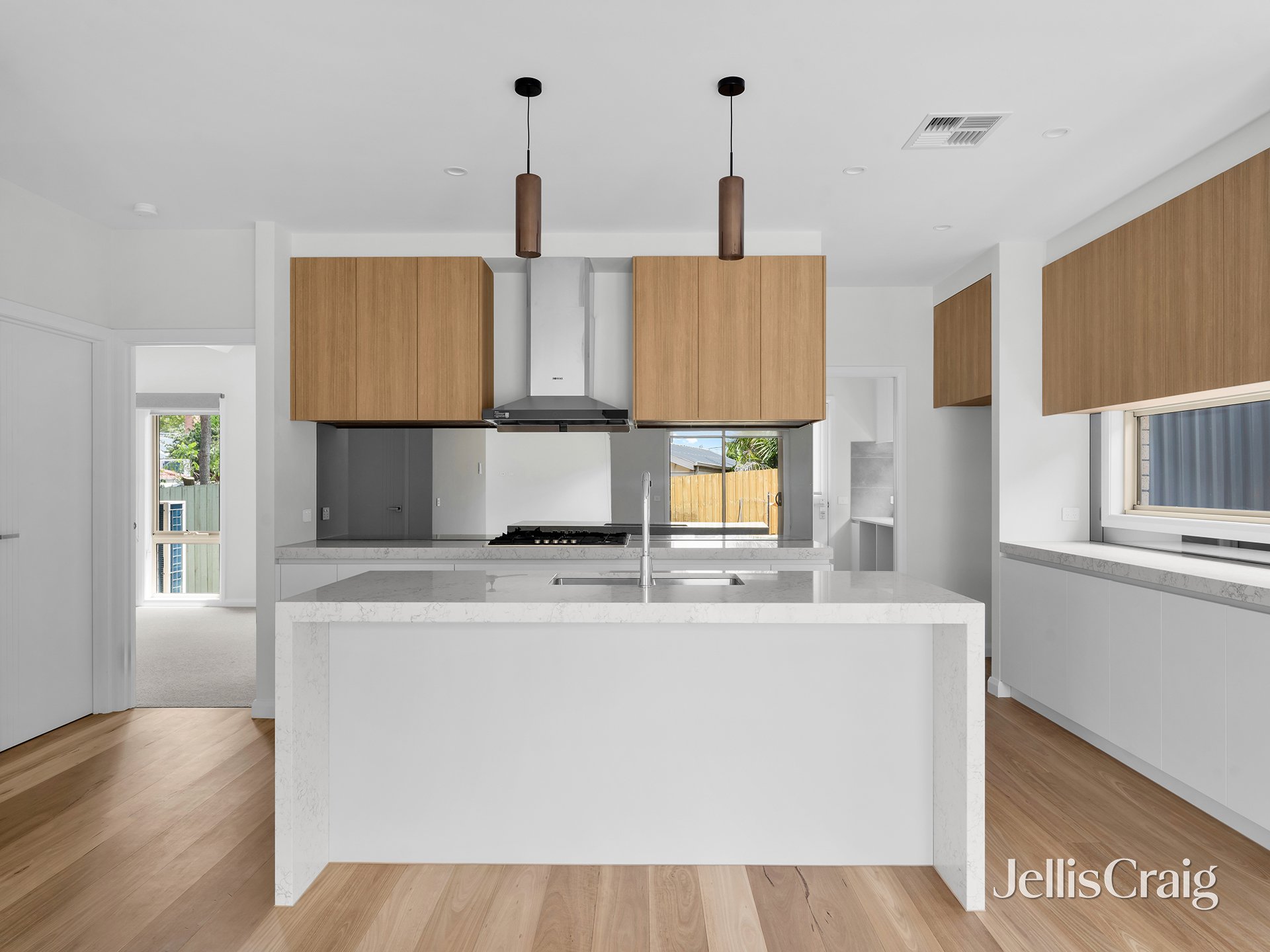 2/1 Cora Court, Mount&nbsp;Waverley image 1