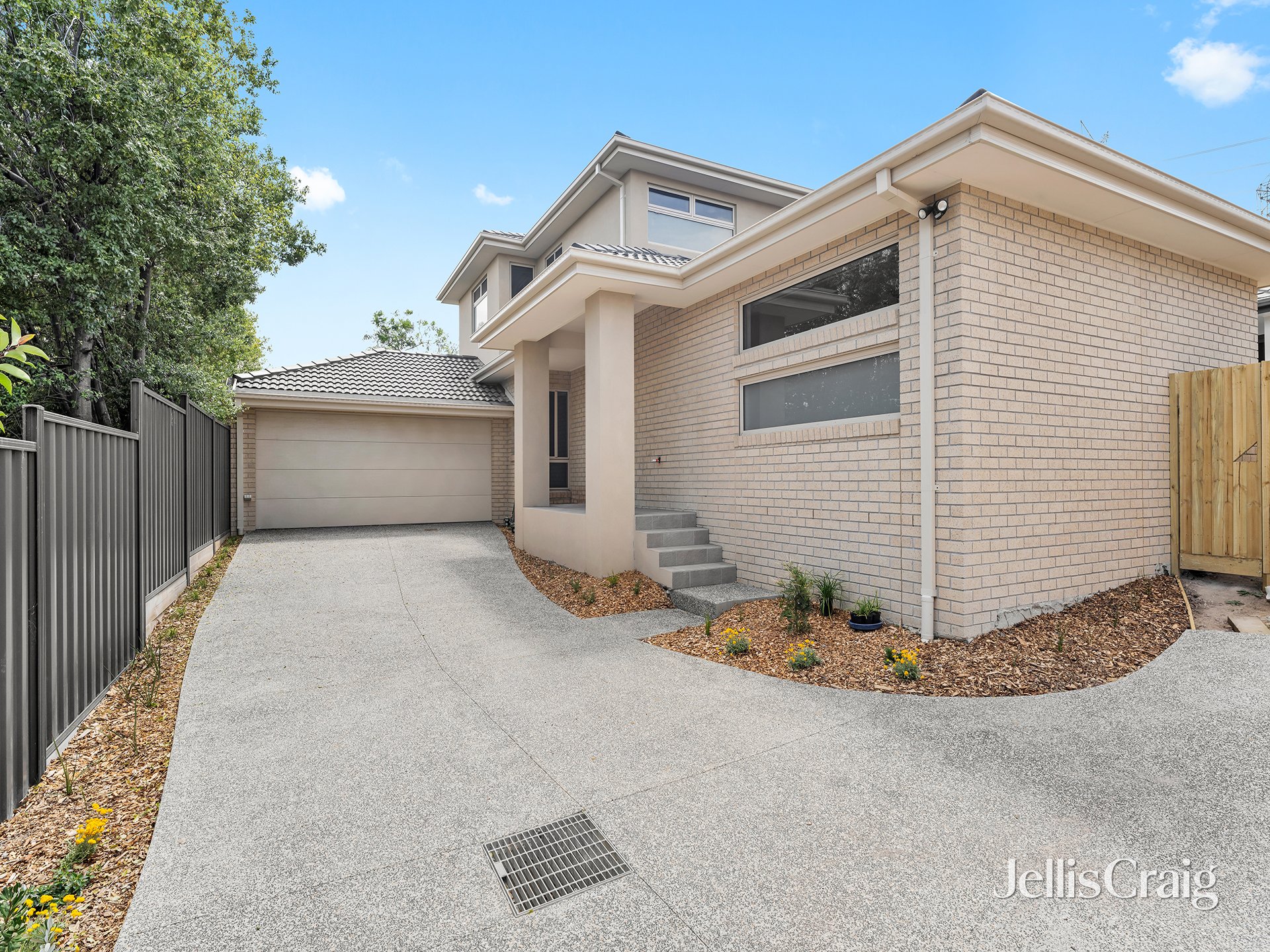 2/1 Cora Court, Mount&nbsp;Waverley image 1