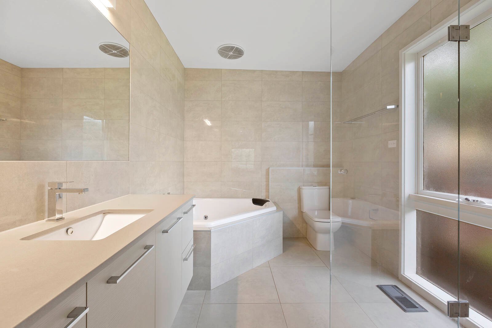 Property Gallery Thumbnail 11