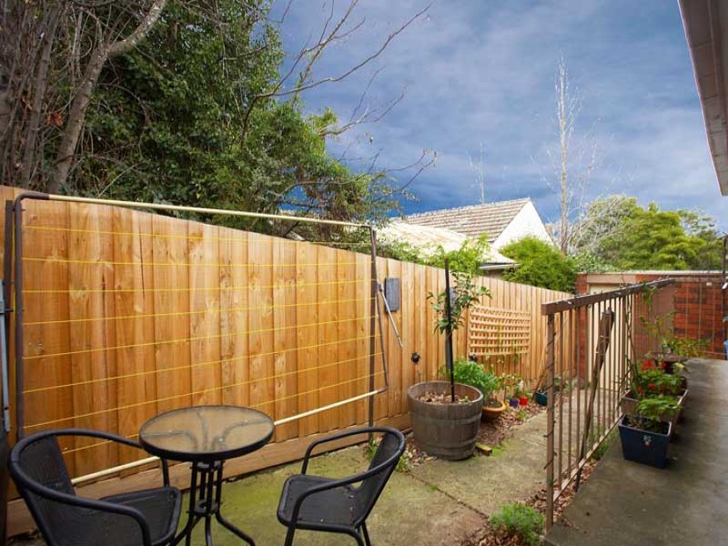 2/1 David Street, Ringwood image 6