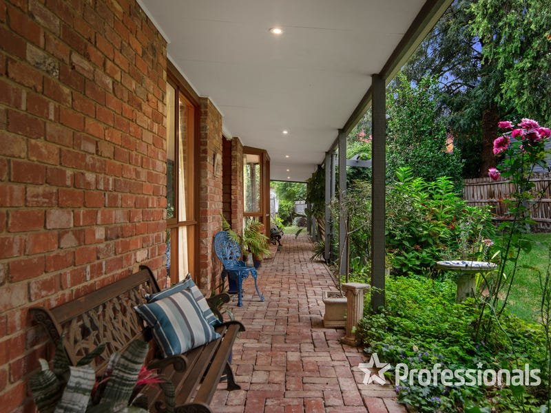 21 Dobell Place, Mooroolbark image 2