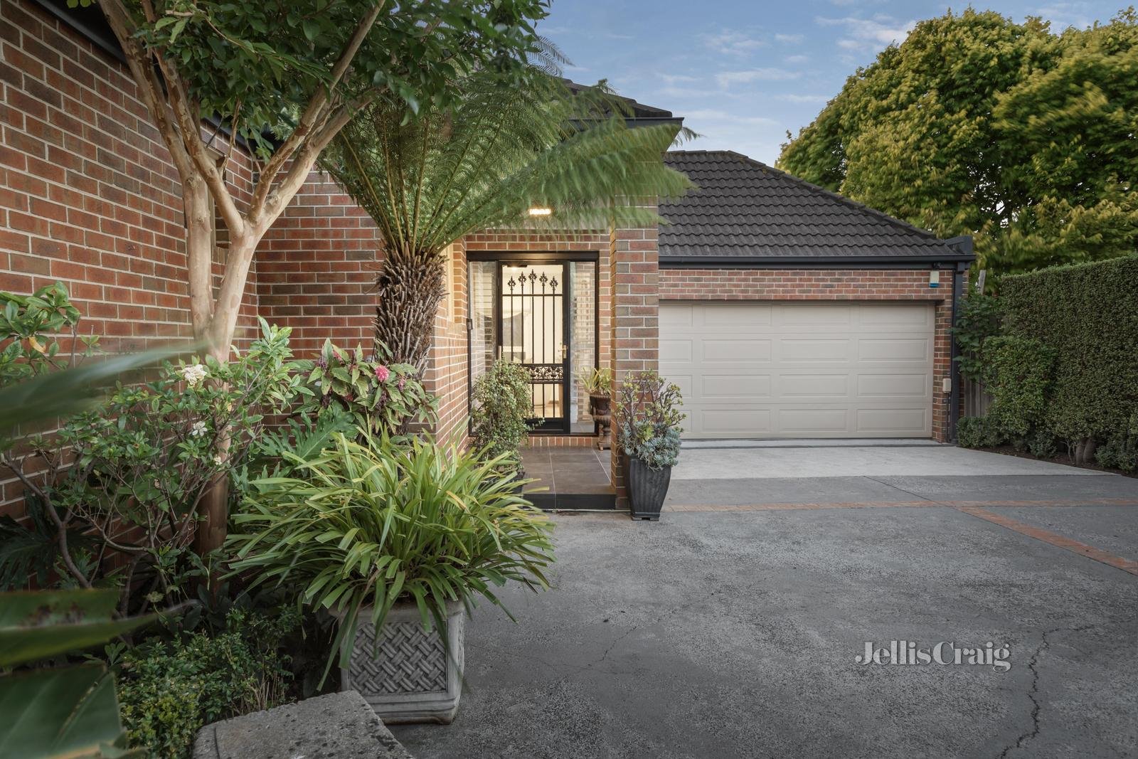 2/1 Donald Street, Ashburton image 2