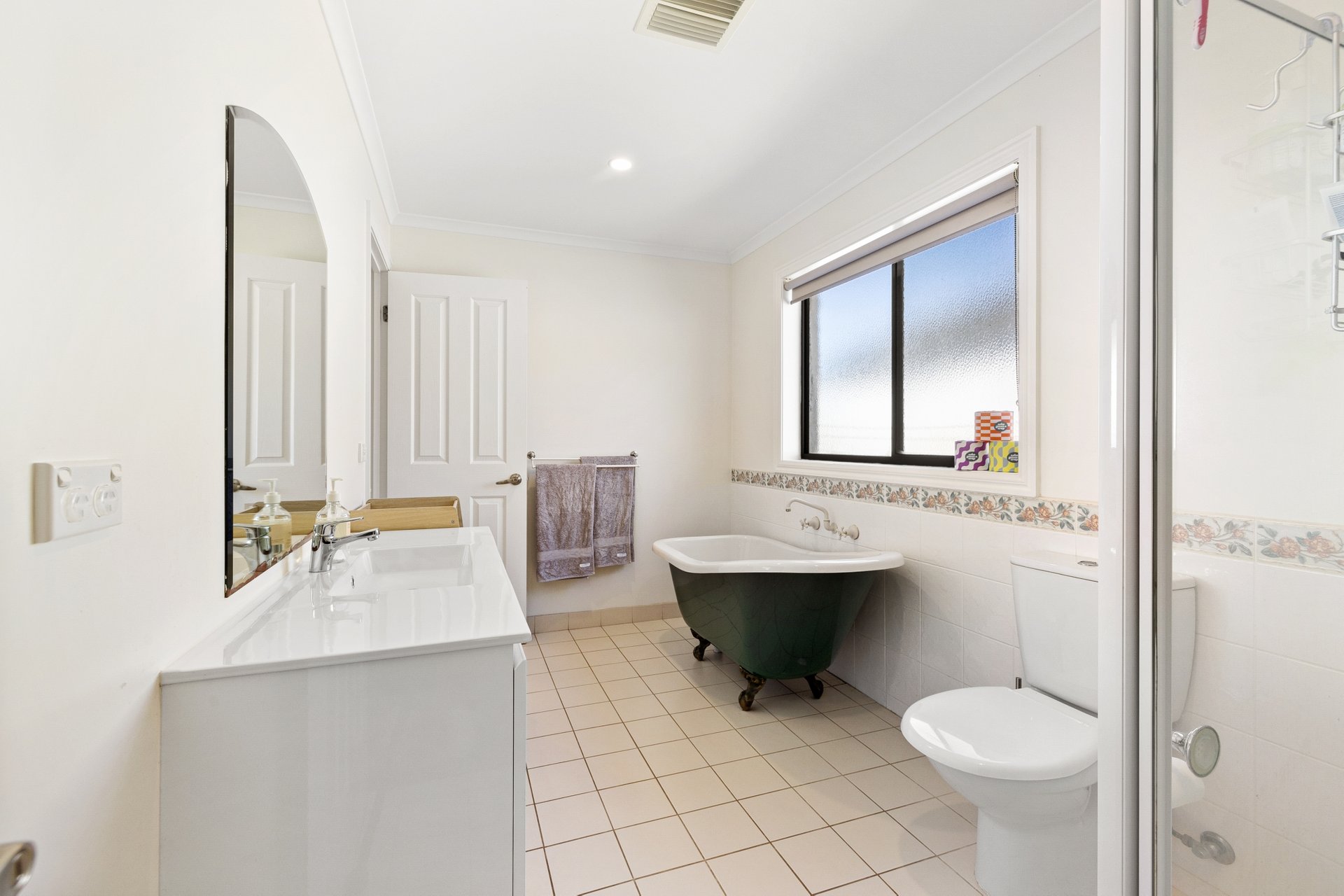 Property Gallery Thumbnail 6