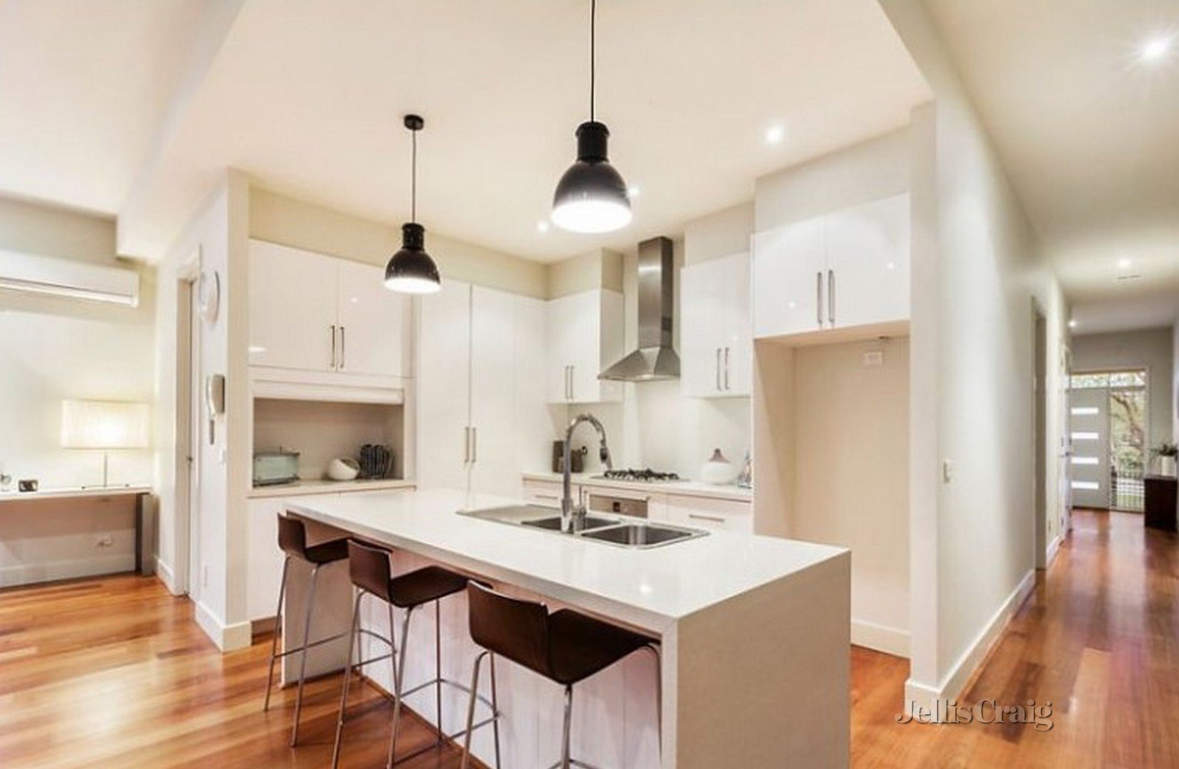 2/1 Dumaresq Street, Brighton East
- Print Image 1