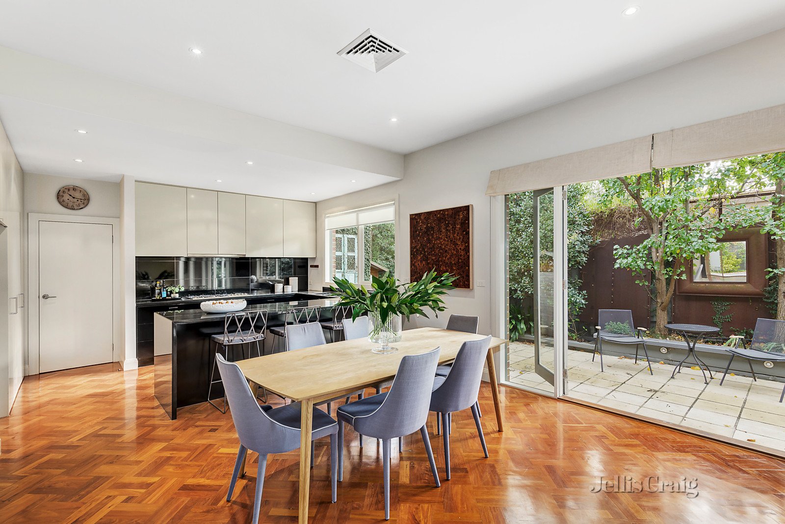 2/1 Elm Street, Surrey Hills image 3