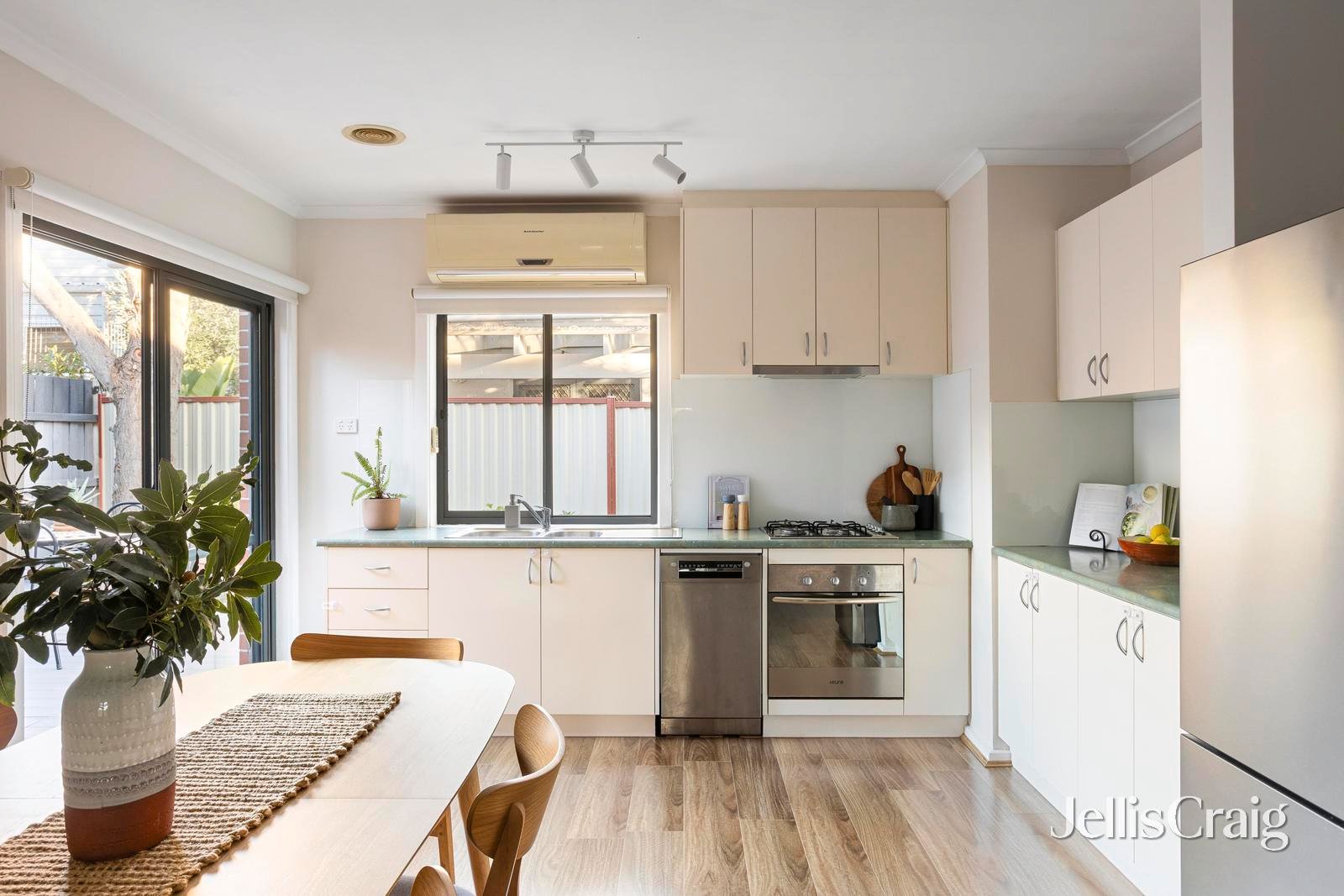 21 Esther Street, Preston image 4