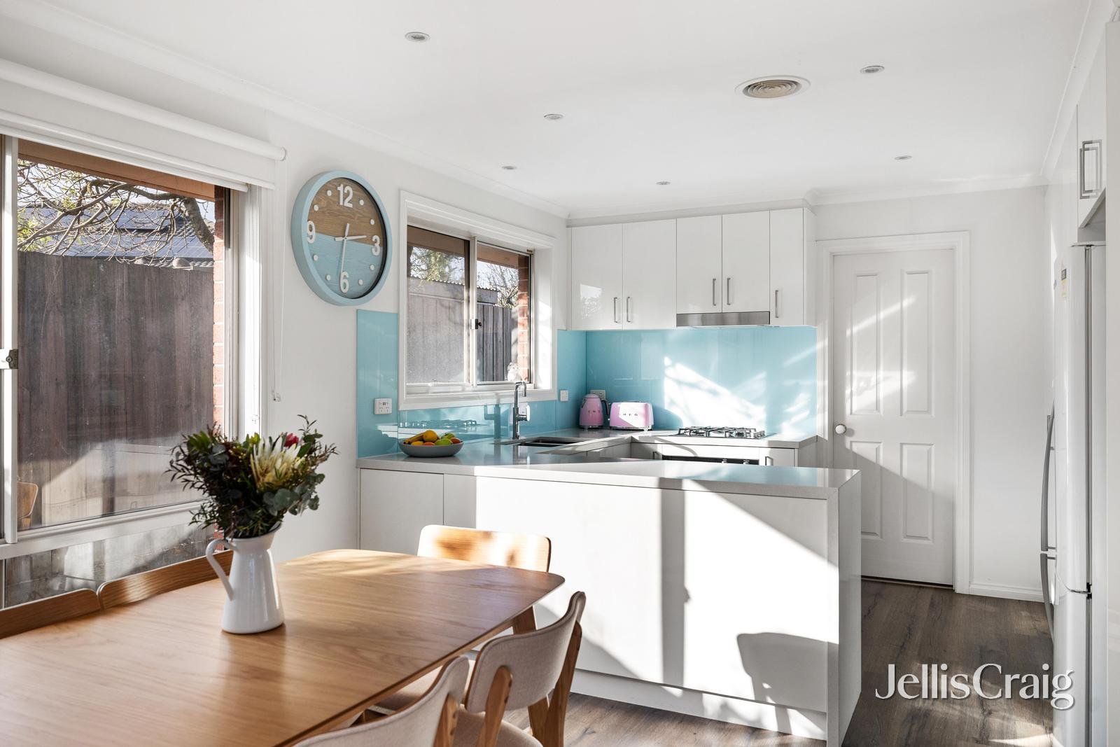 2/1 Findon Court, Highett image 3