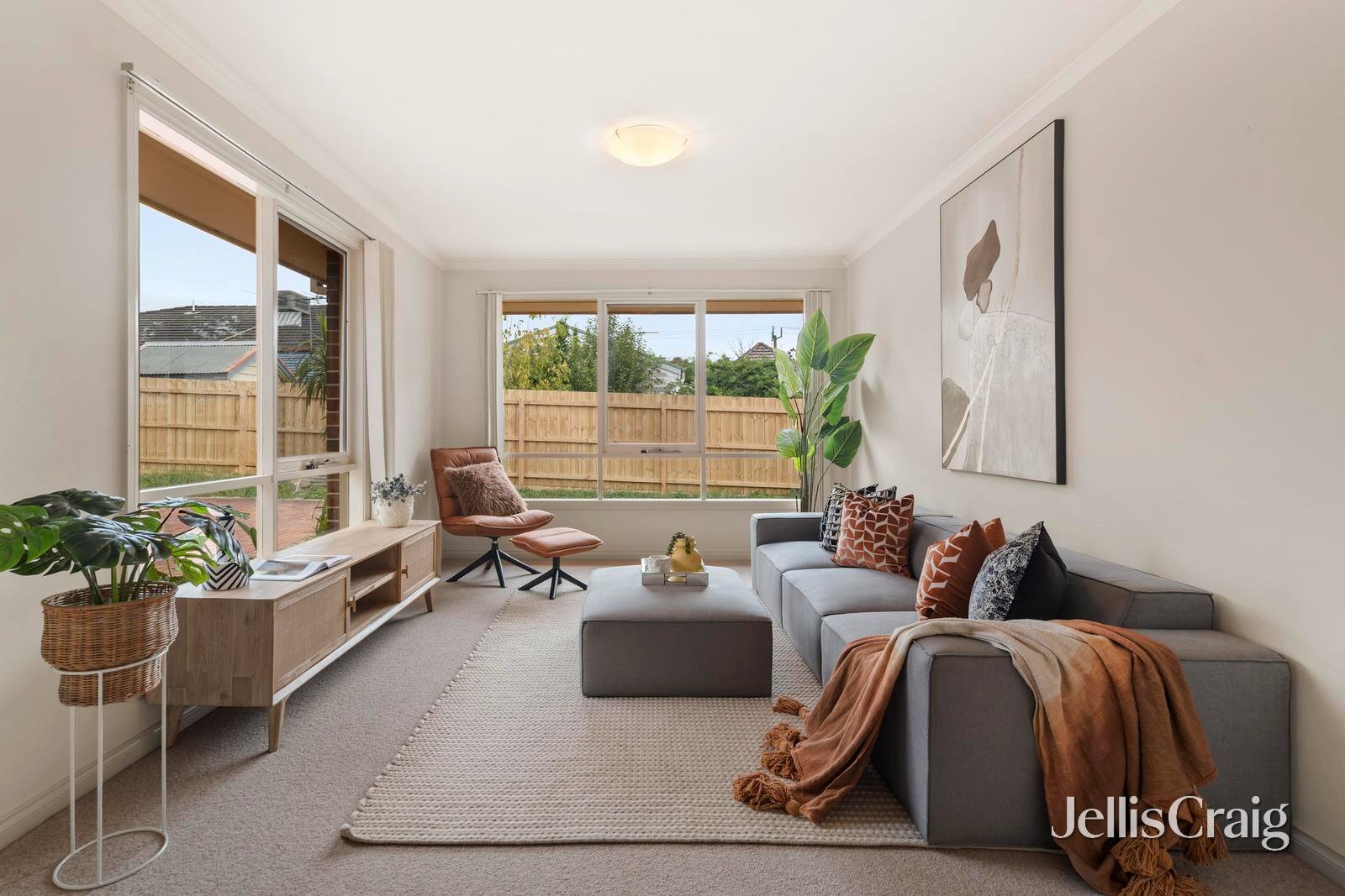 2/1 Ford Street, Ringwood image 2