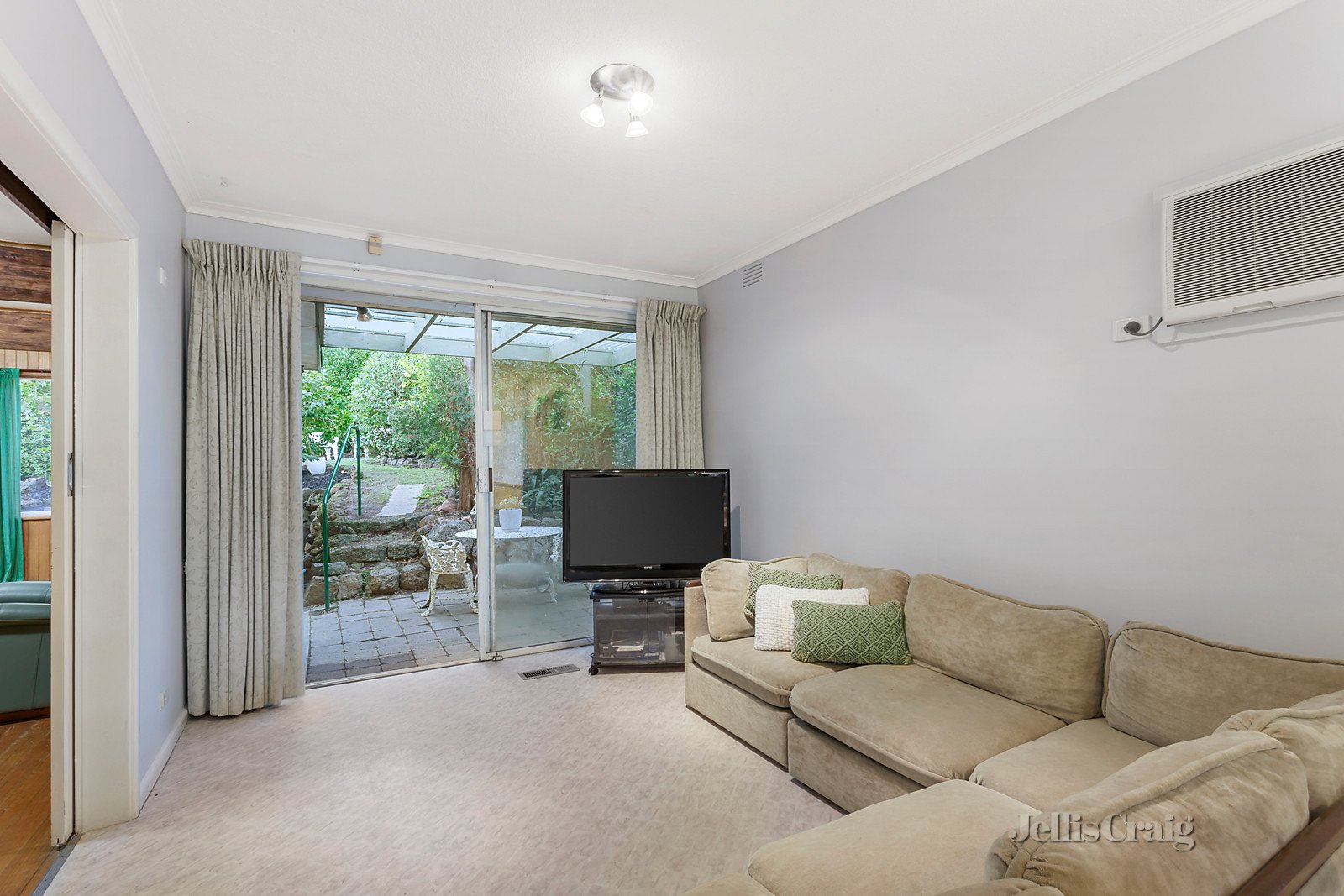 21 Gordon Road, Mount Waverley image 6