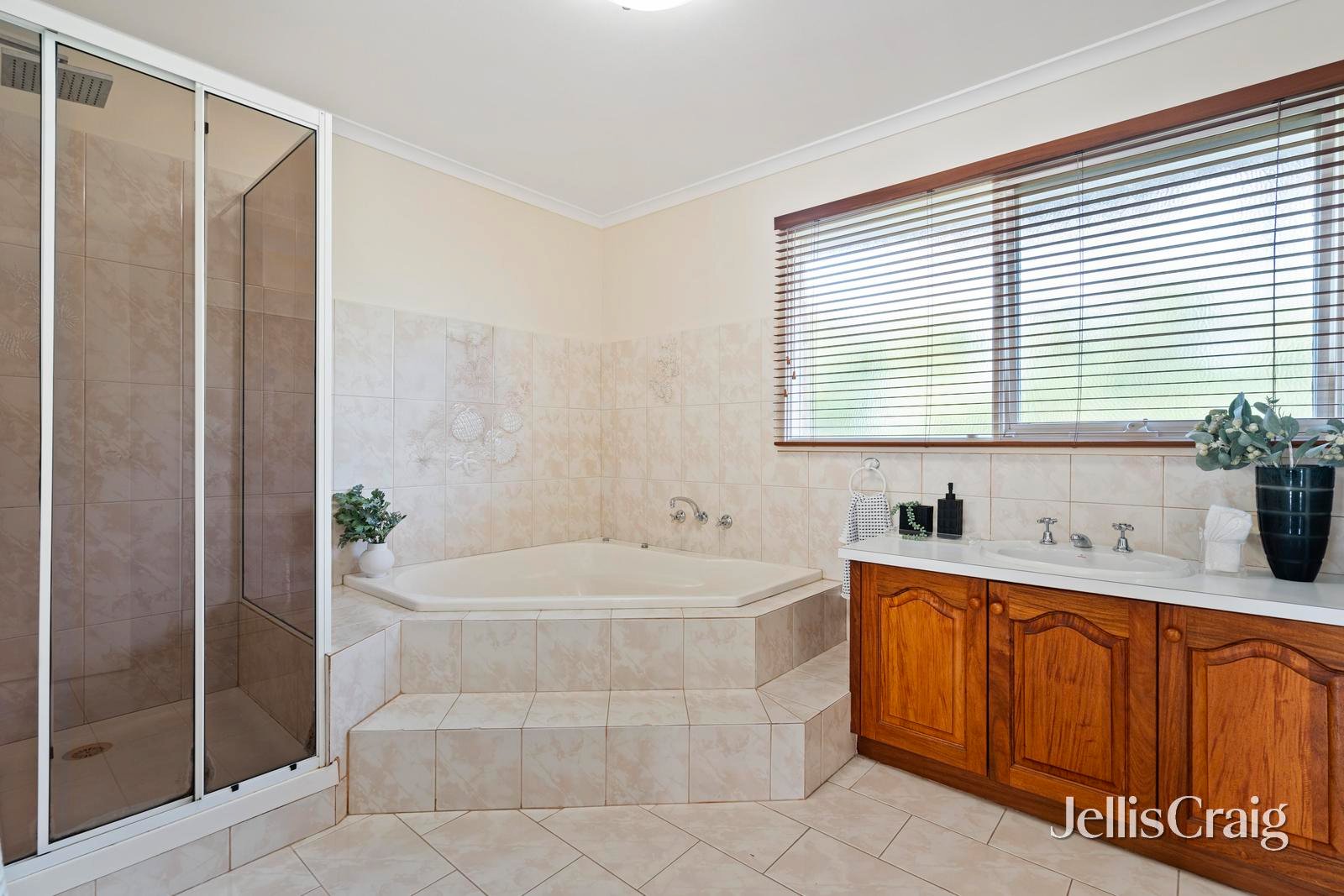 21 Highfield Avenue, Warranwood image 9