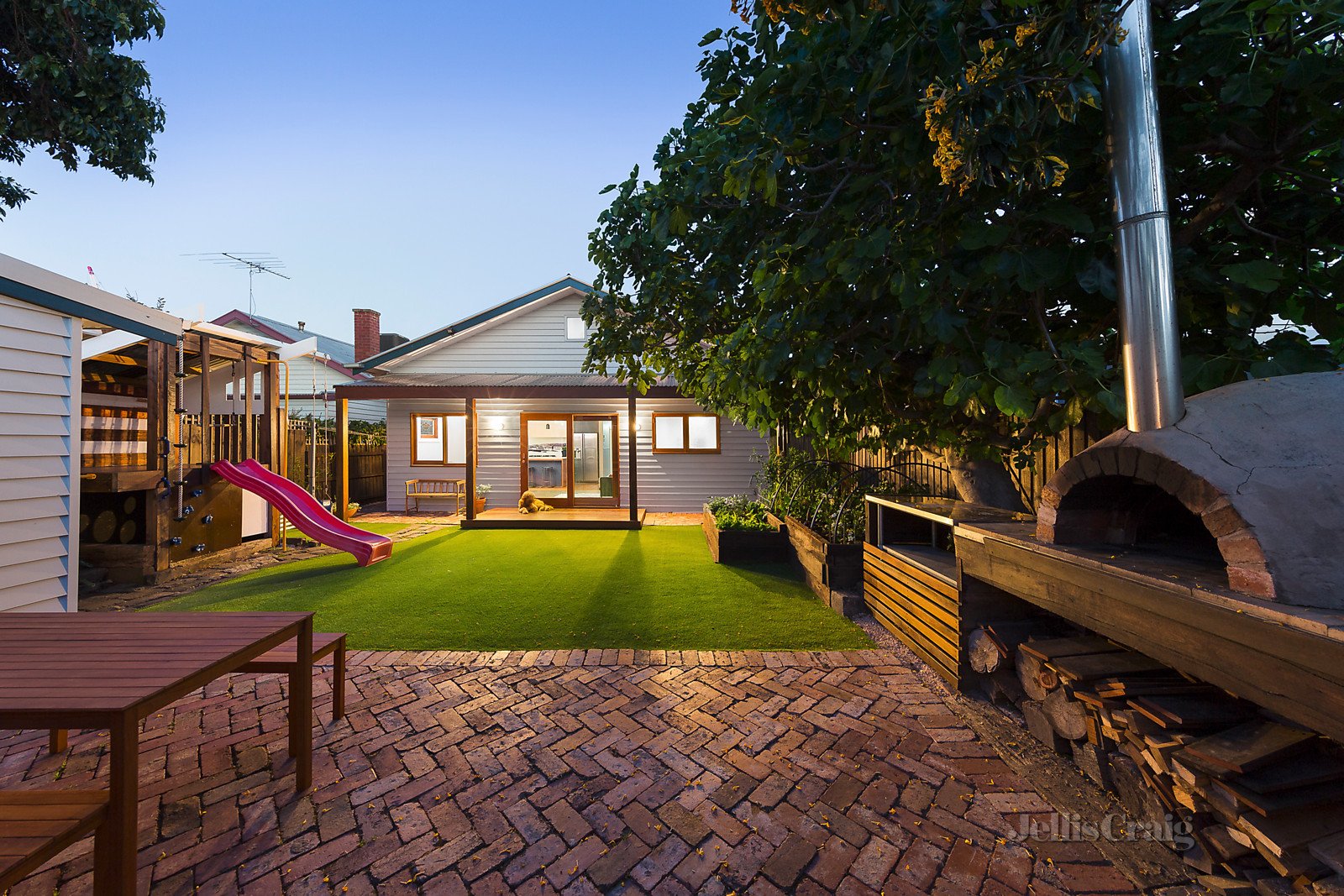 21 Howitt Street, Northcote image 2