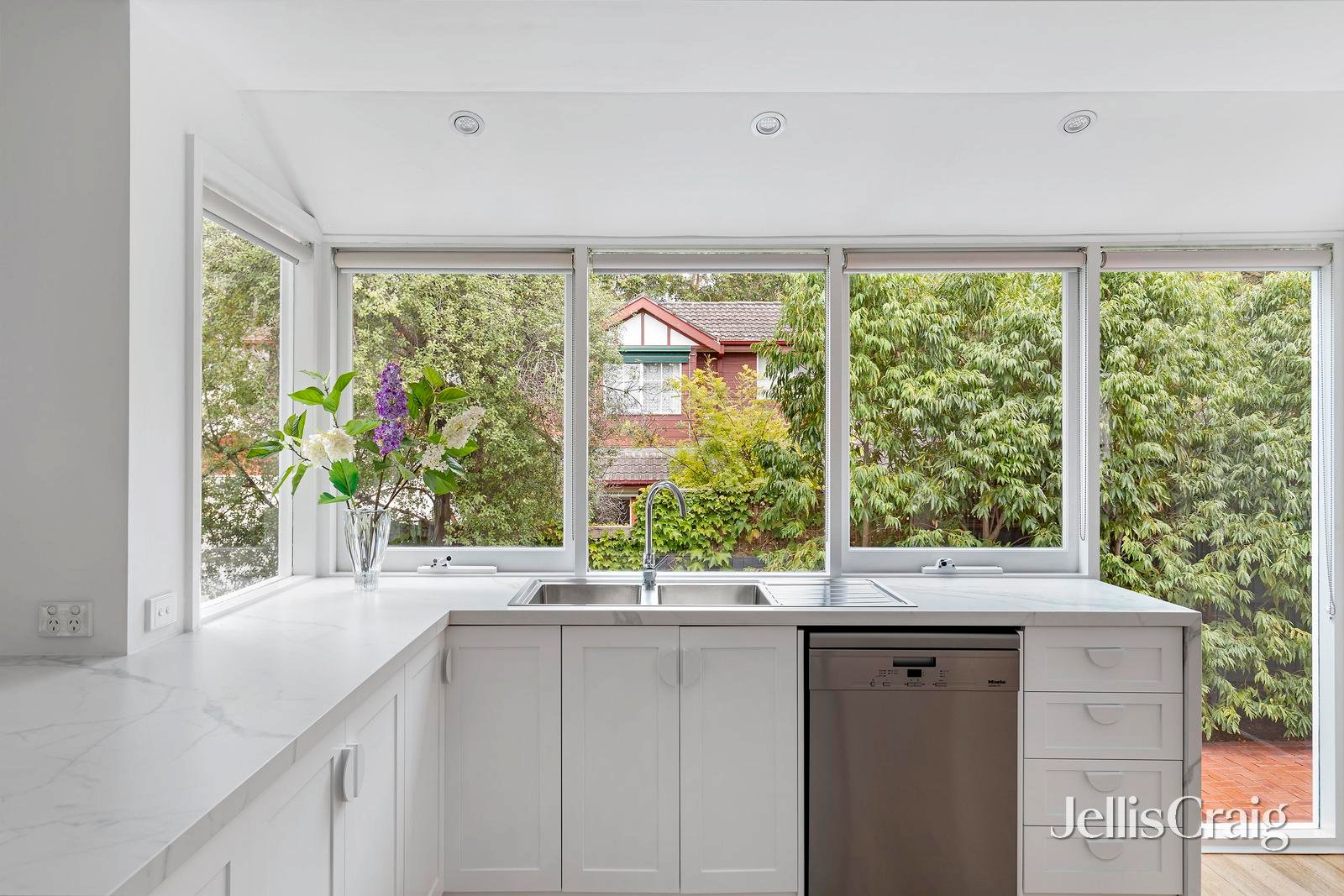 21 Hyacinth Street, Briar&nbsp;Hill image 10