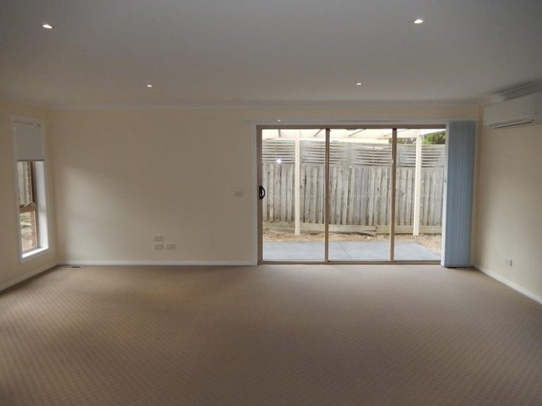 2/1 Ian Crescent, Mitcham image 4