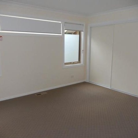 2/1 Ian Crescent, Mitcham image 5