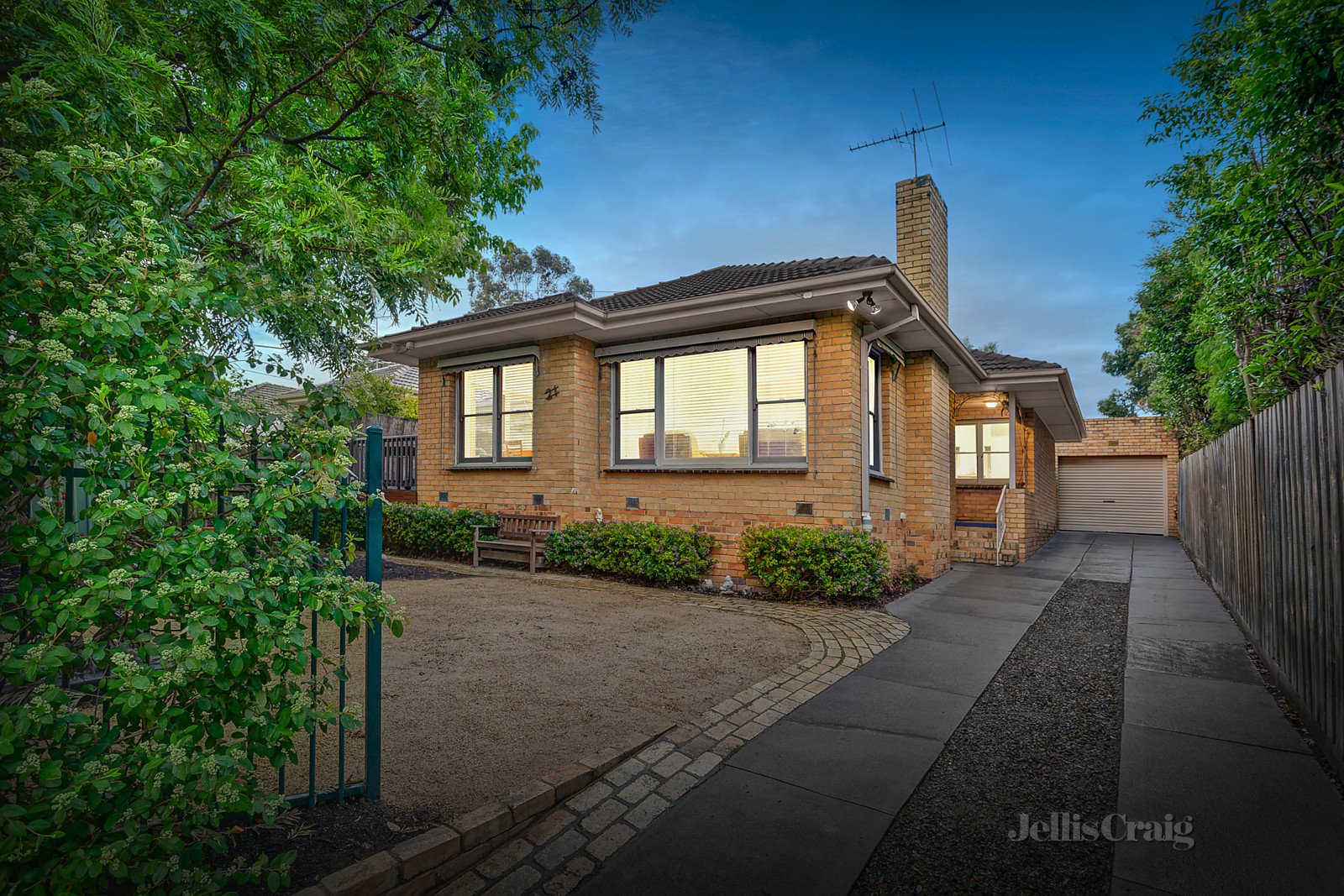 21 Inverness Avenue, Burwood image 1