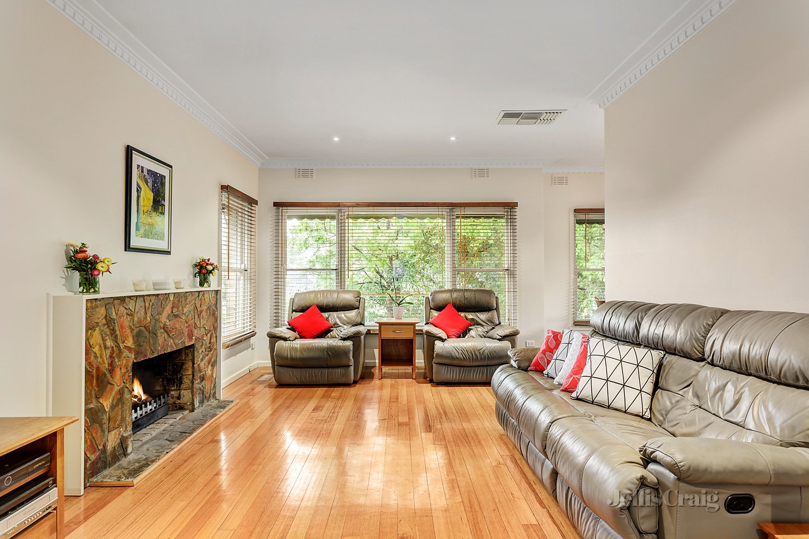 21 Inverness Avenue, Burwood image 2