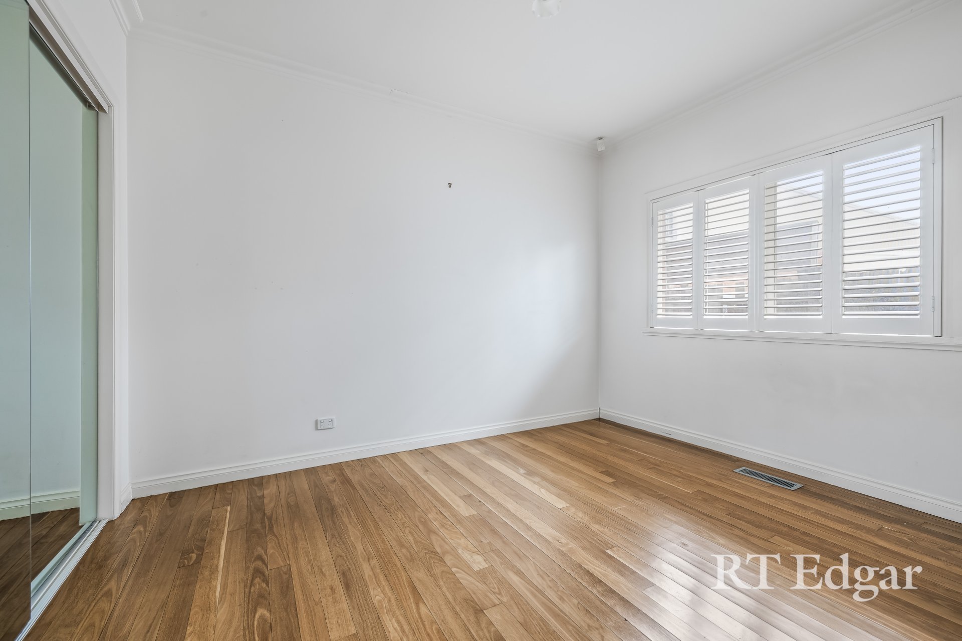 Property Gallery Thumbnail 9