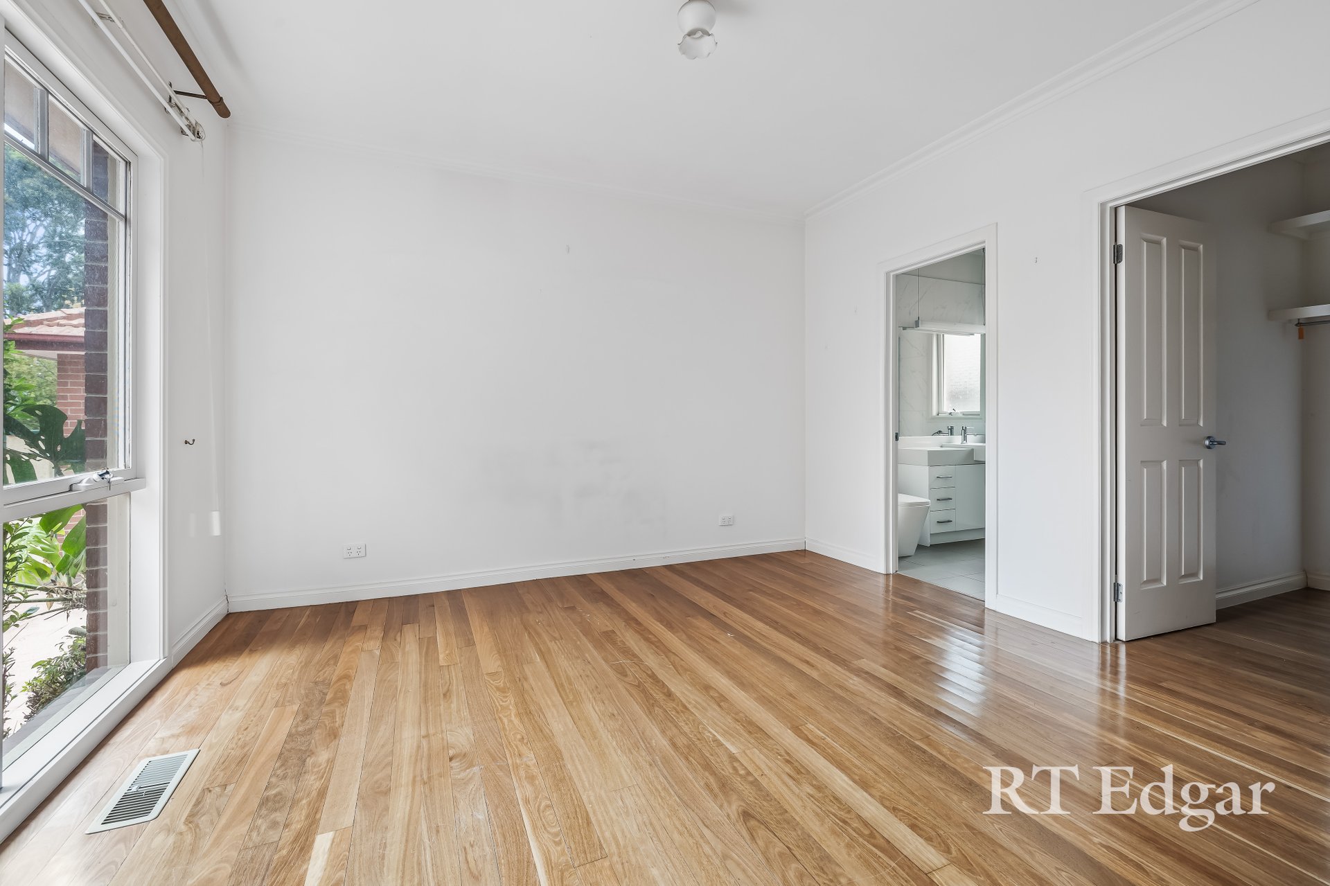 Property Gallery Thumbnail 7