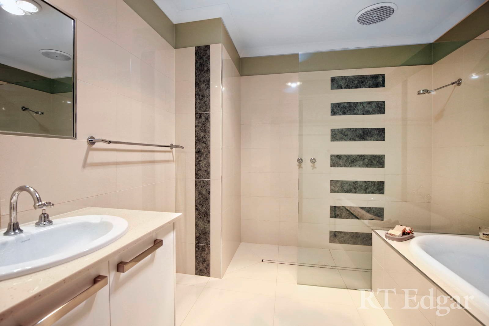 Property Gallery Thumbnail 7