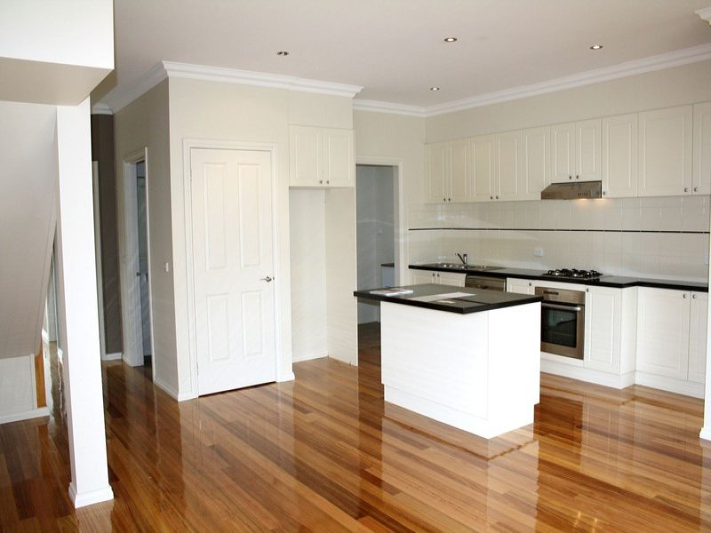 2/1 Joyhill Avenue, Box Hill South image 3