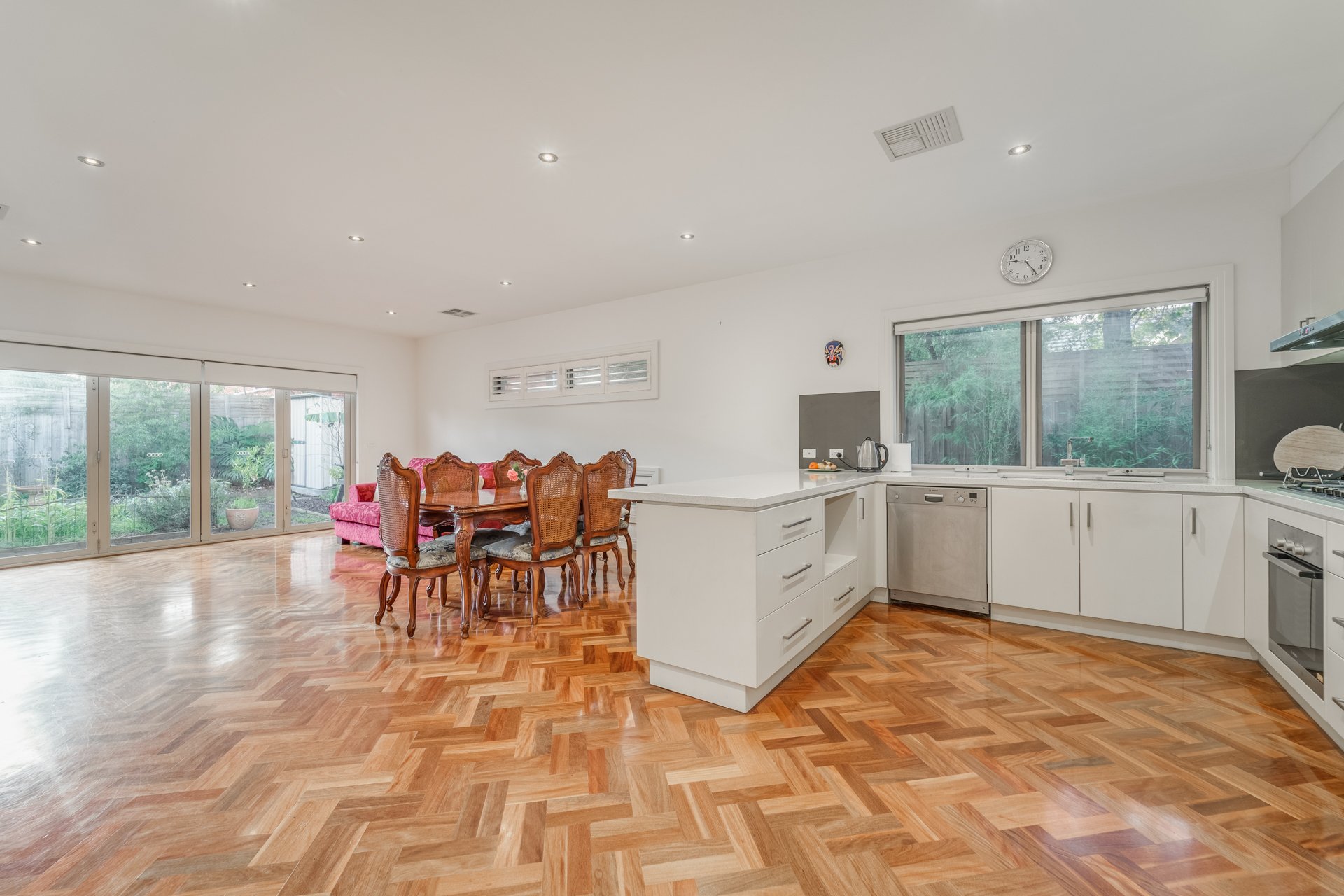 2/1 Kemp Avenue, Mount Waverley image 2
