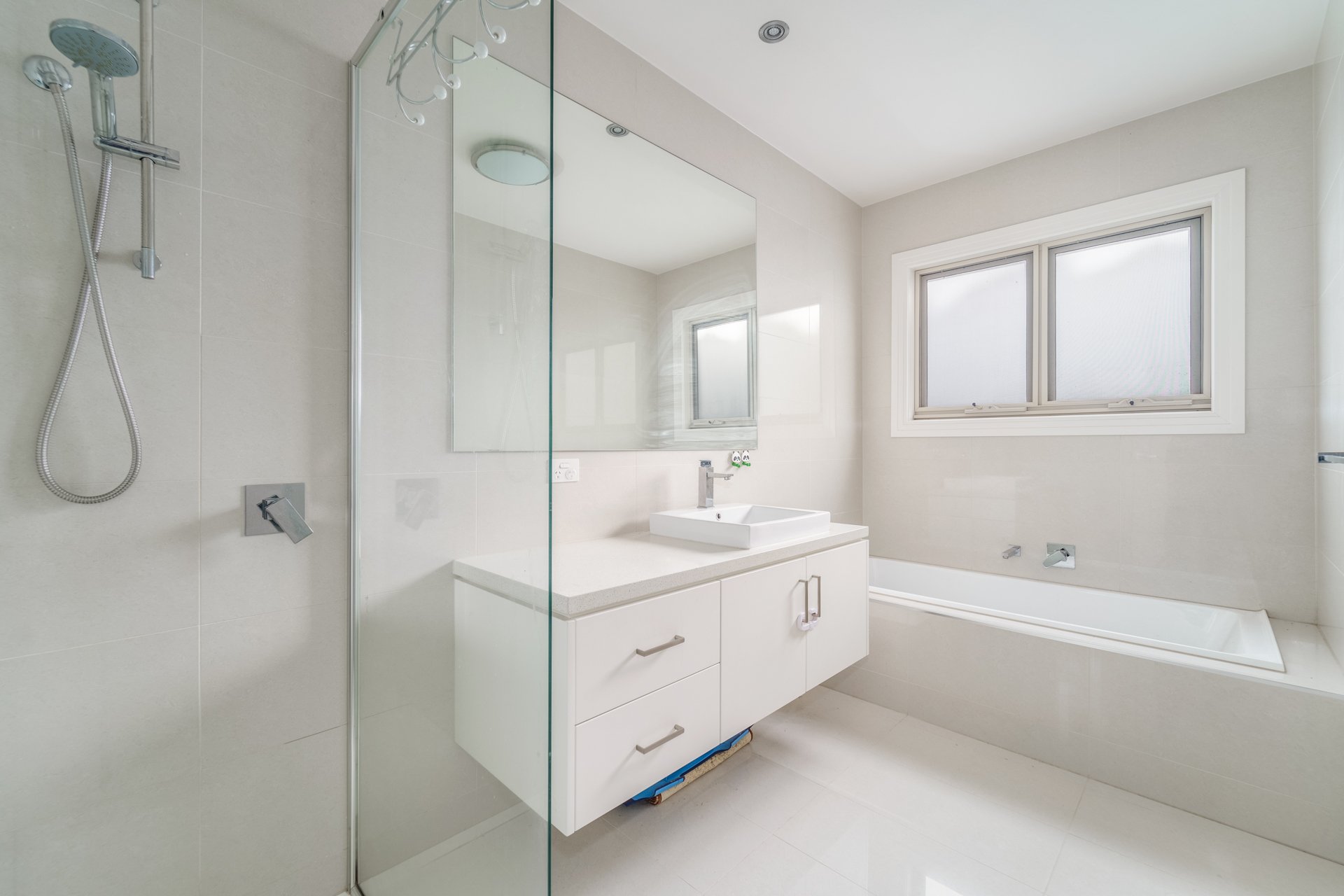 2/1 Kemp Avenue, Mount Waverley image 6
