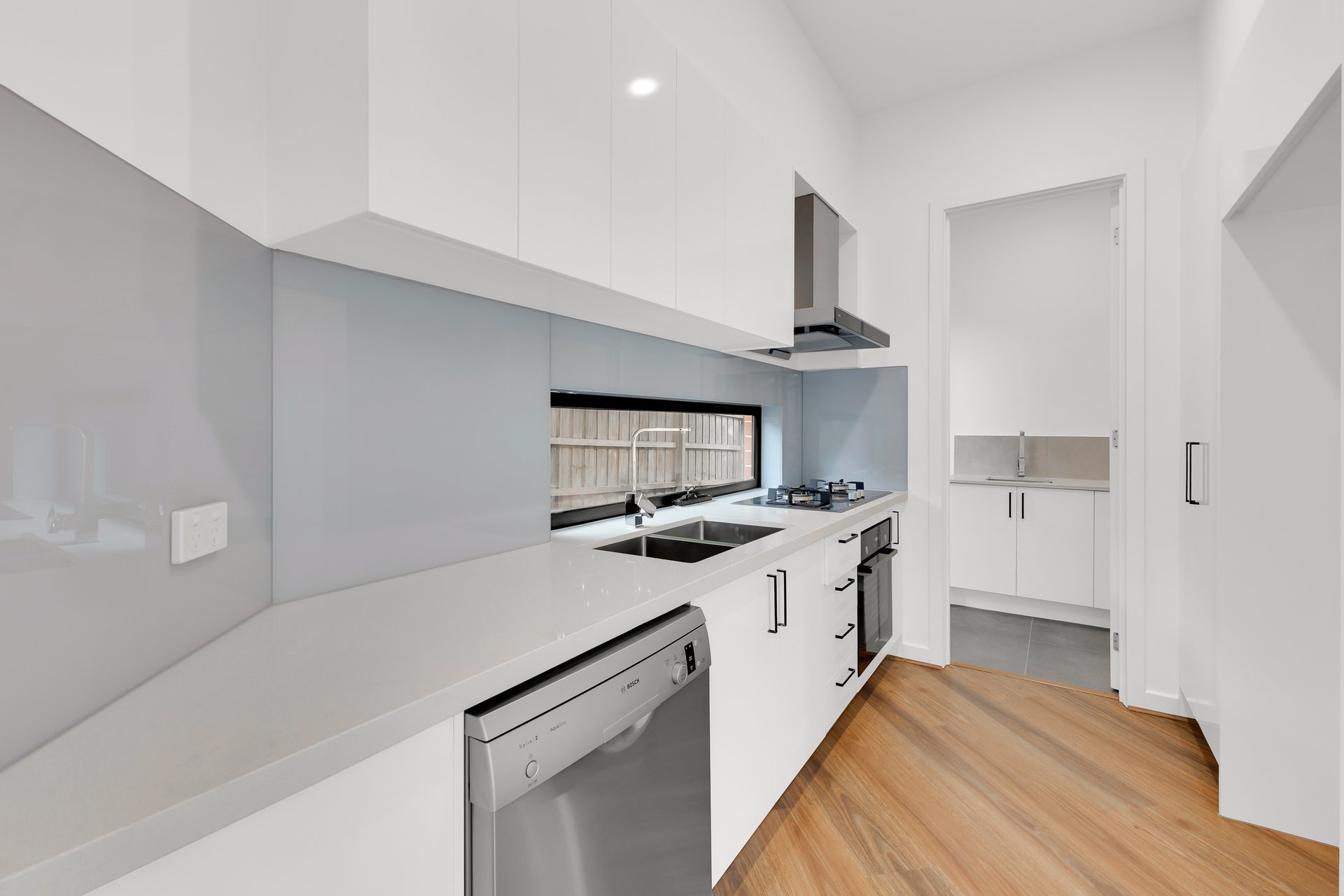 2/1 Kennedy Street, Glen Waverley image 2