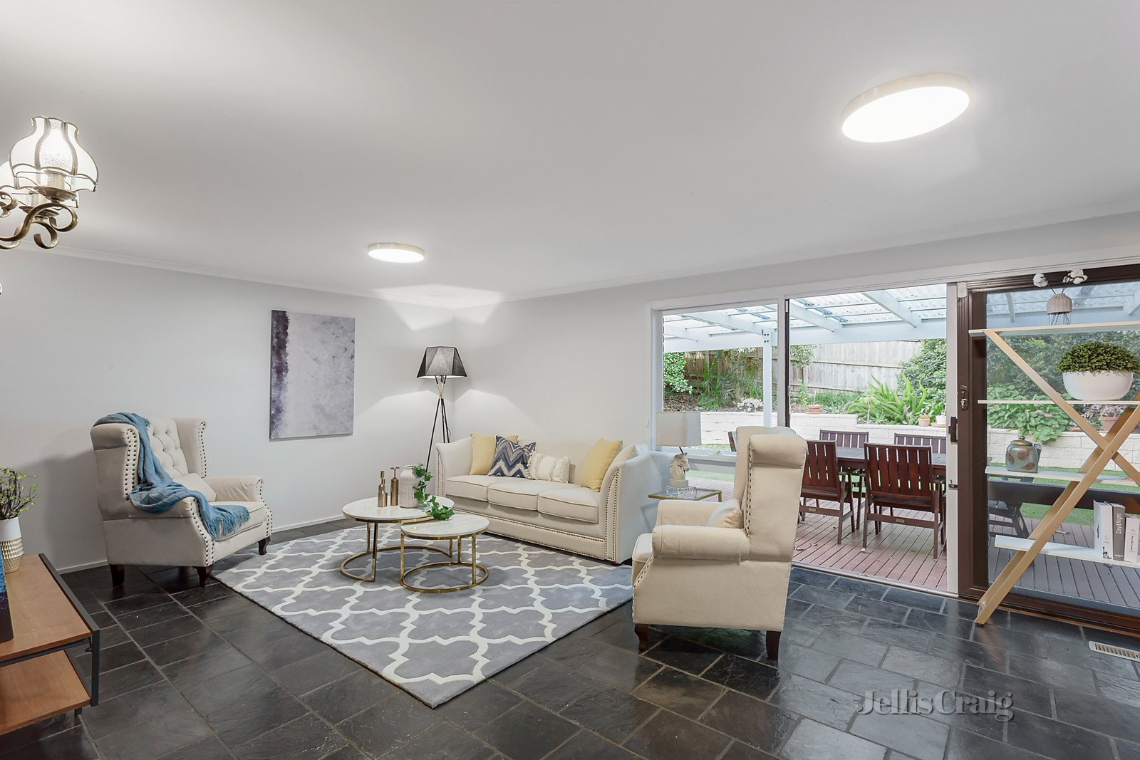 21 Kenross Drive, Wheelers Hill image 3