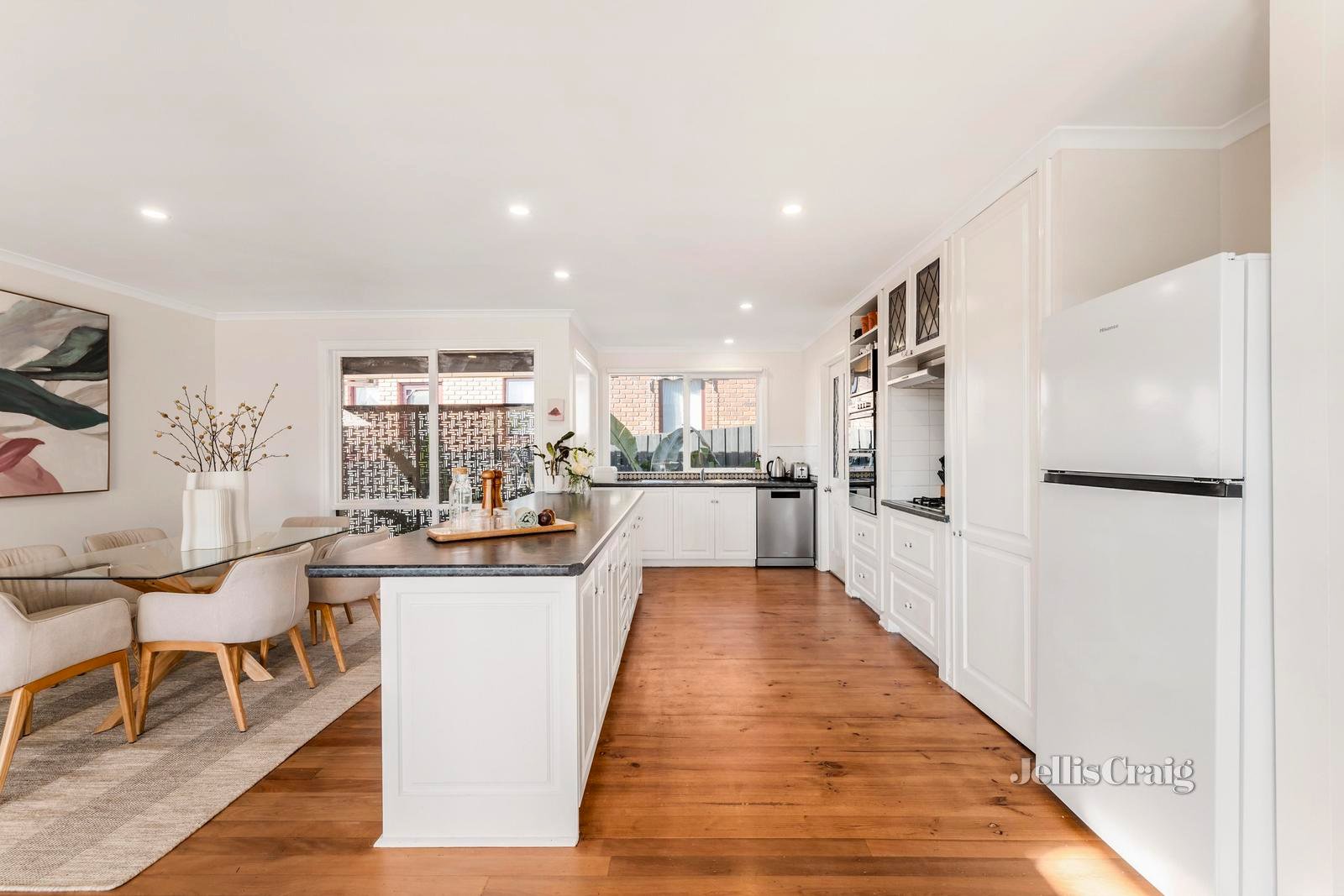 21 Knee Lane, Croydon North image 3